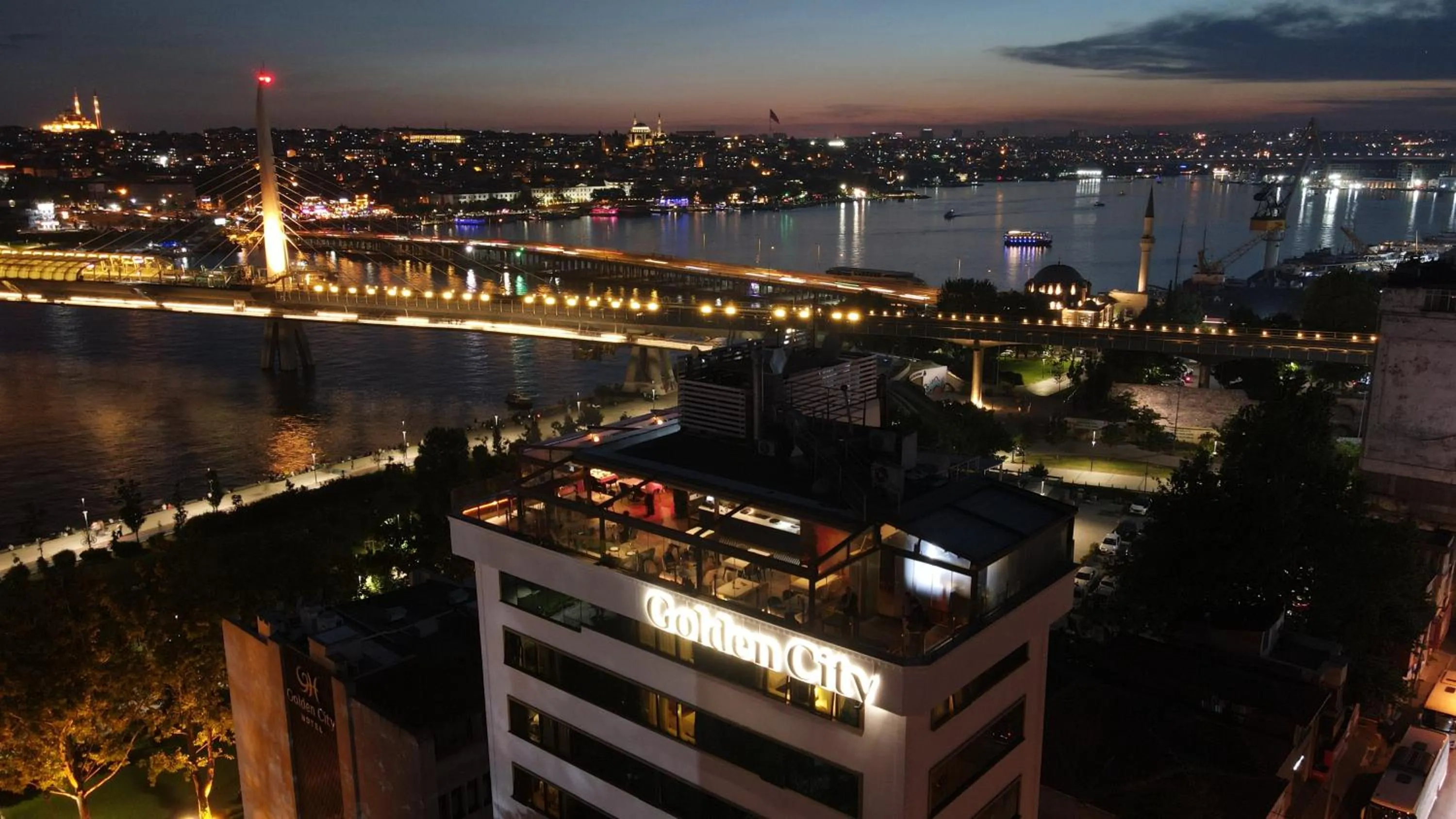 Property building in Istanbul Golden City Hotel