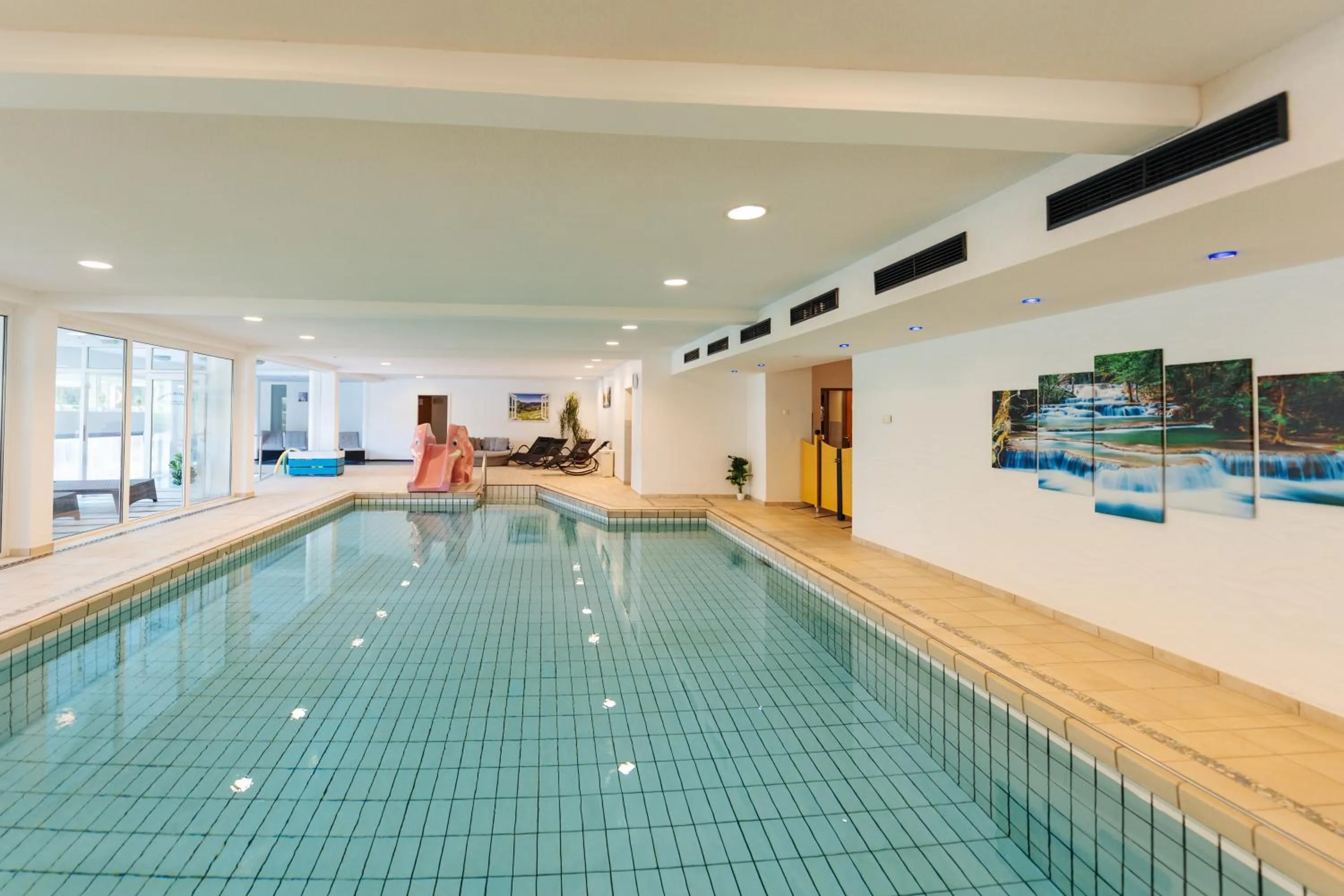 Swimming pool in Familienhotel Trebesingerhof