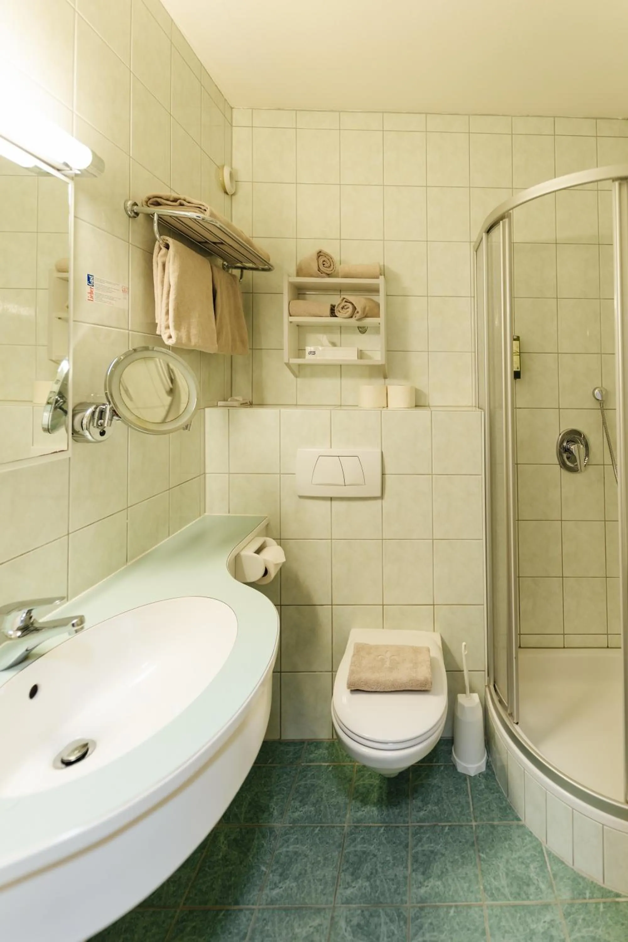Bathroom in Familienhotel Trebesingerhof