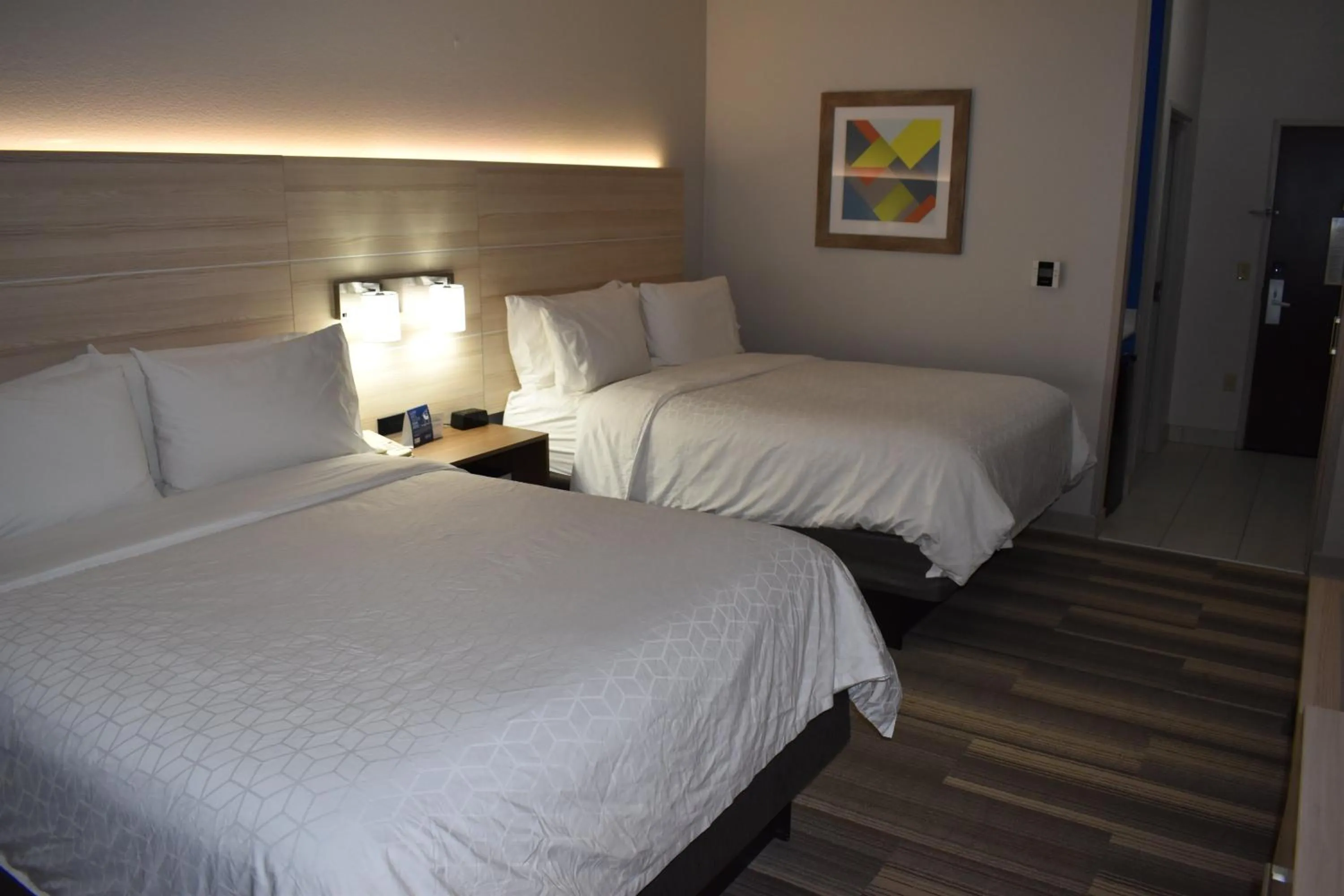 Photo of the whole room, Bed in Holiday Inn Express Hotel & Suites McPherson by IHG