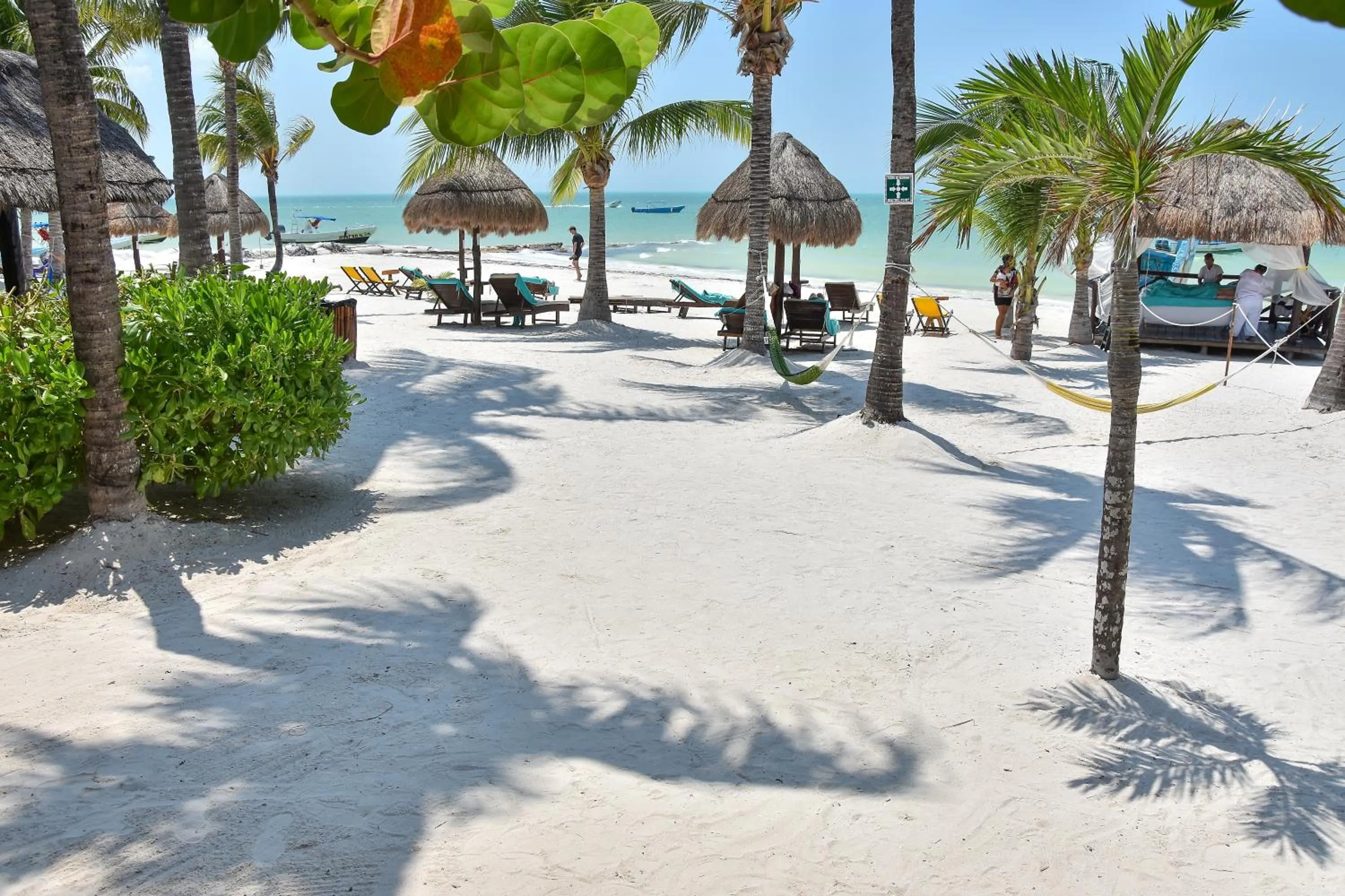 Beach in Amaite Holbox - Oceanfront Hotel