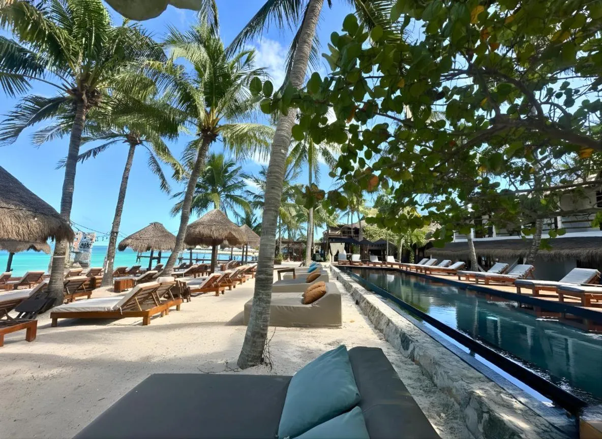 Swimming pool in Amaite Holbox - Oceanfront Hotel