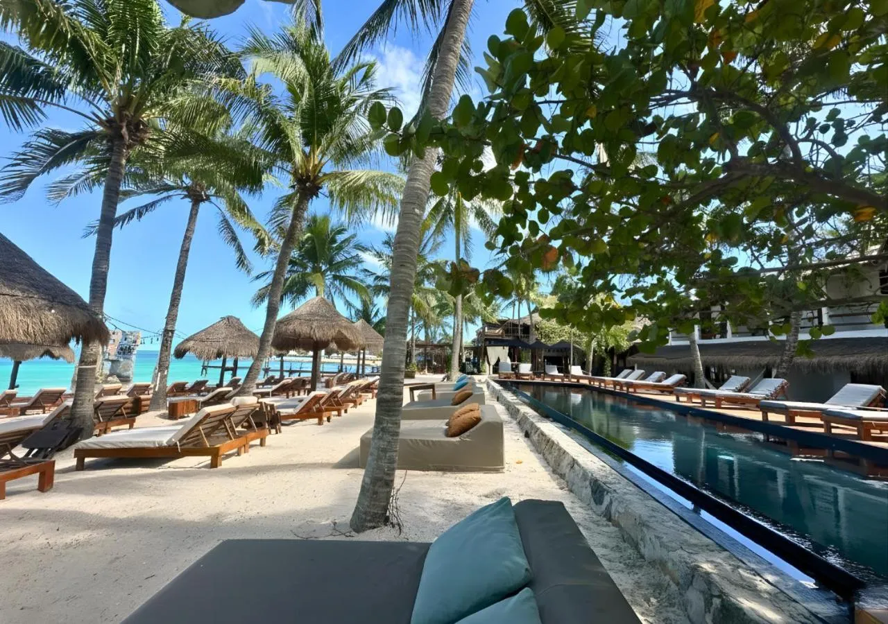Swimming pool in Amaite Holbox - Oceanfront Hotel