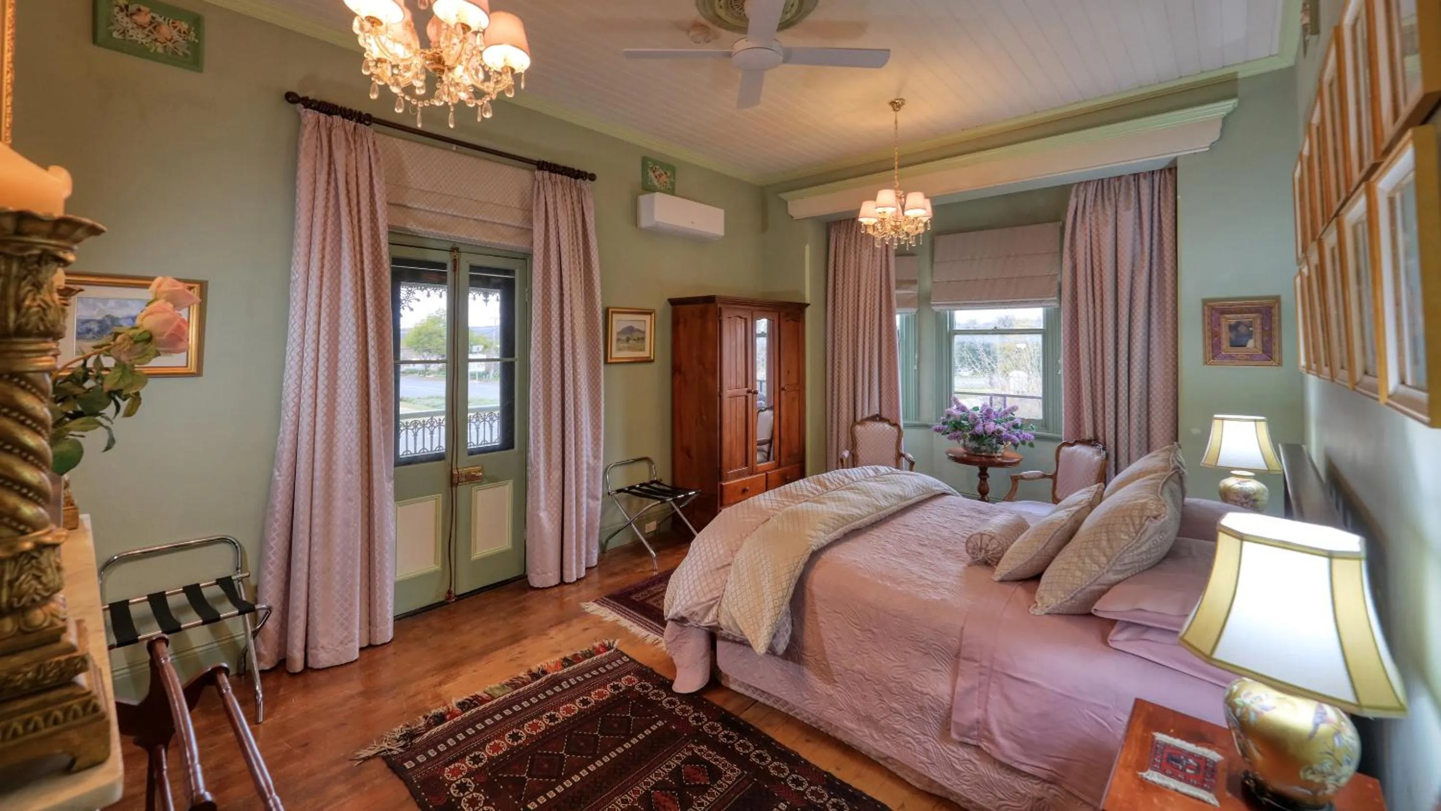 Photo of the whole room, Bed in Grenfell Hall