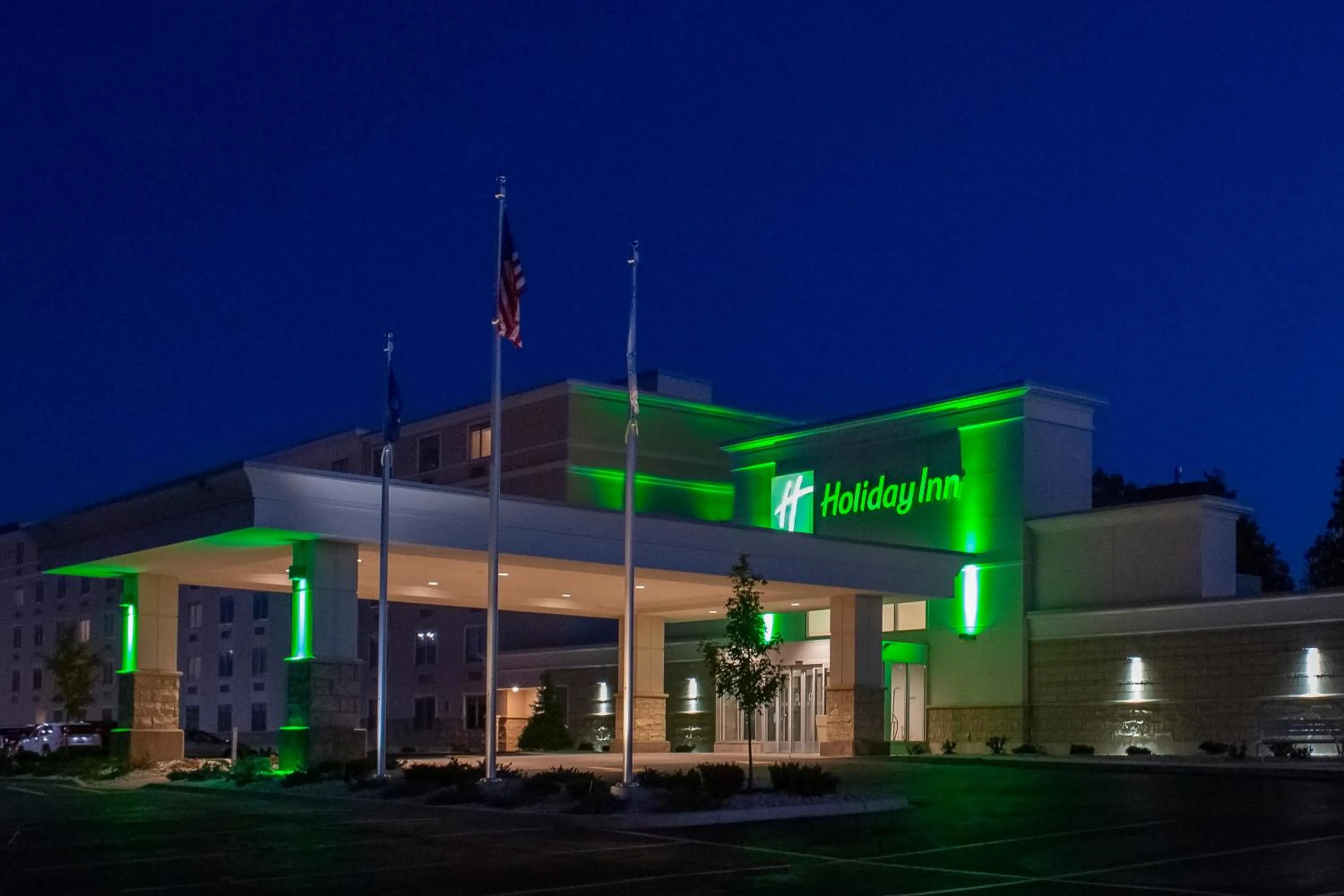Property building in Holiday Inn Marquette by IHG