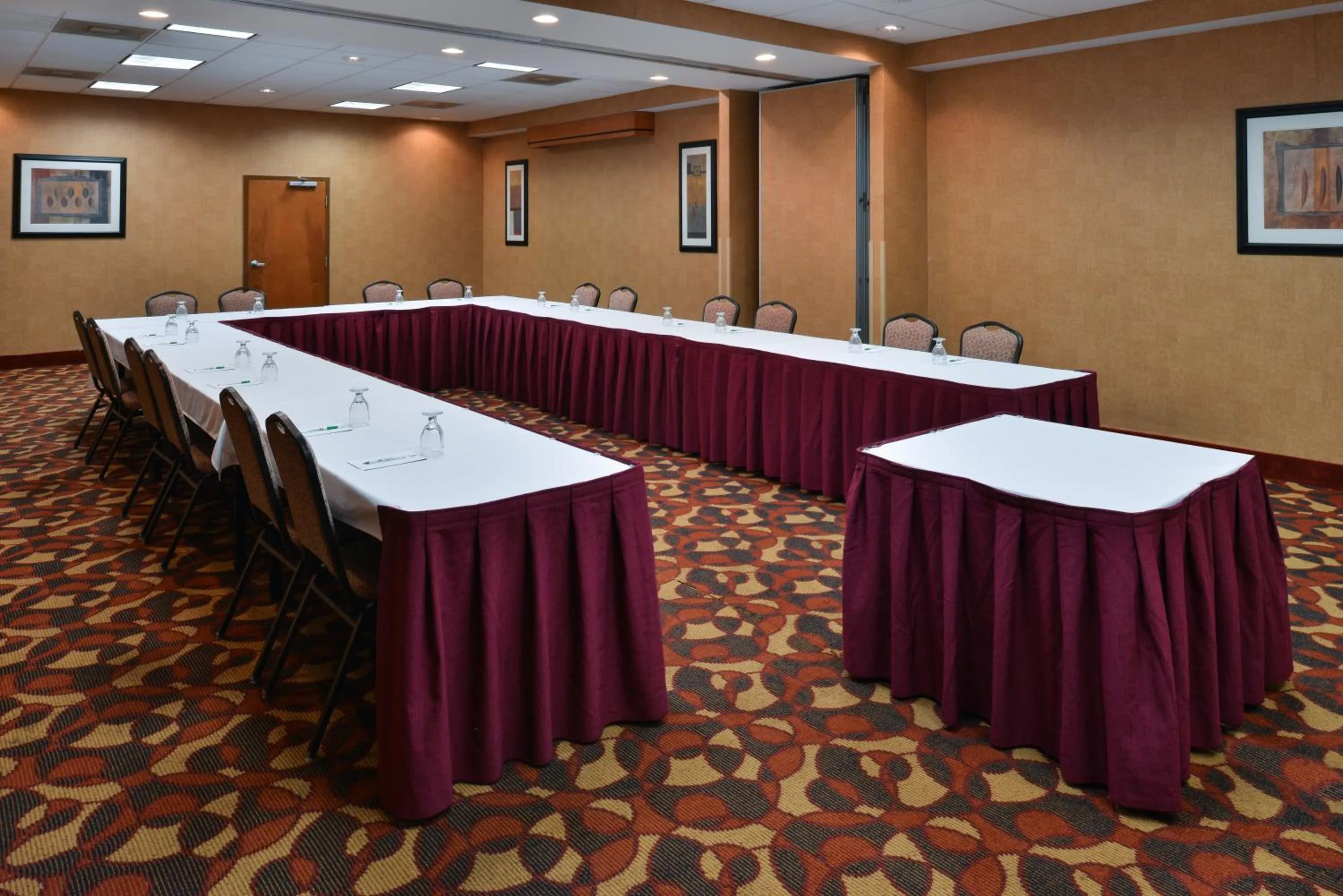 Meeting/conference room in Holiday Inn Martinsburg by IHG