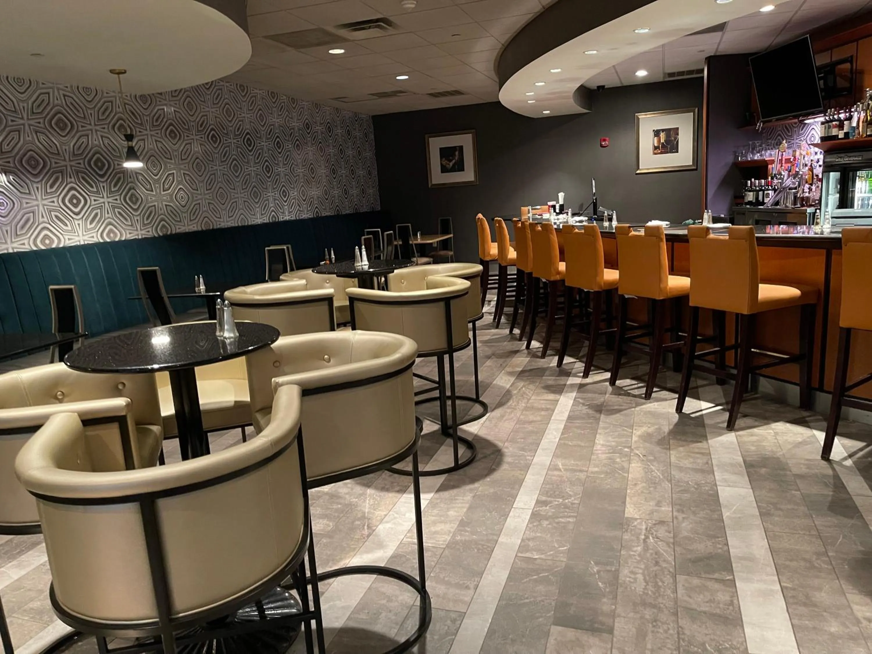 Lounge or bar in Holiday Inn Martinsburg by IHG