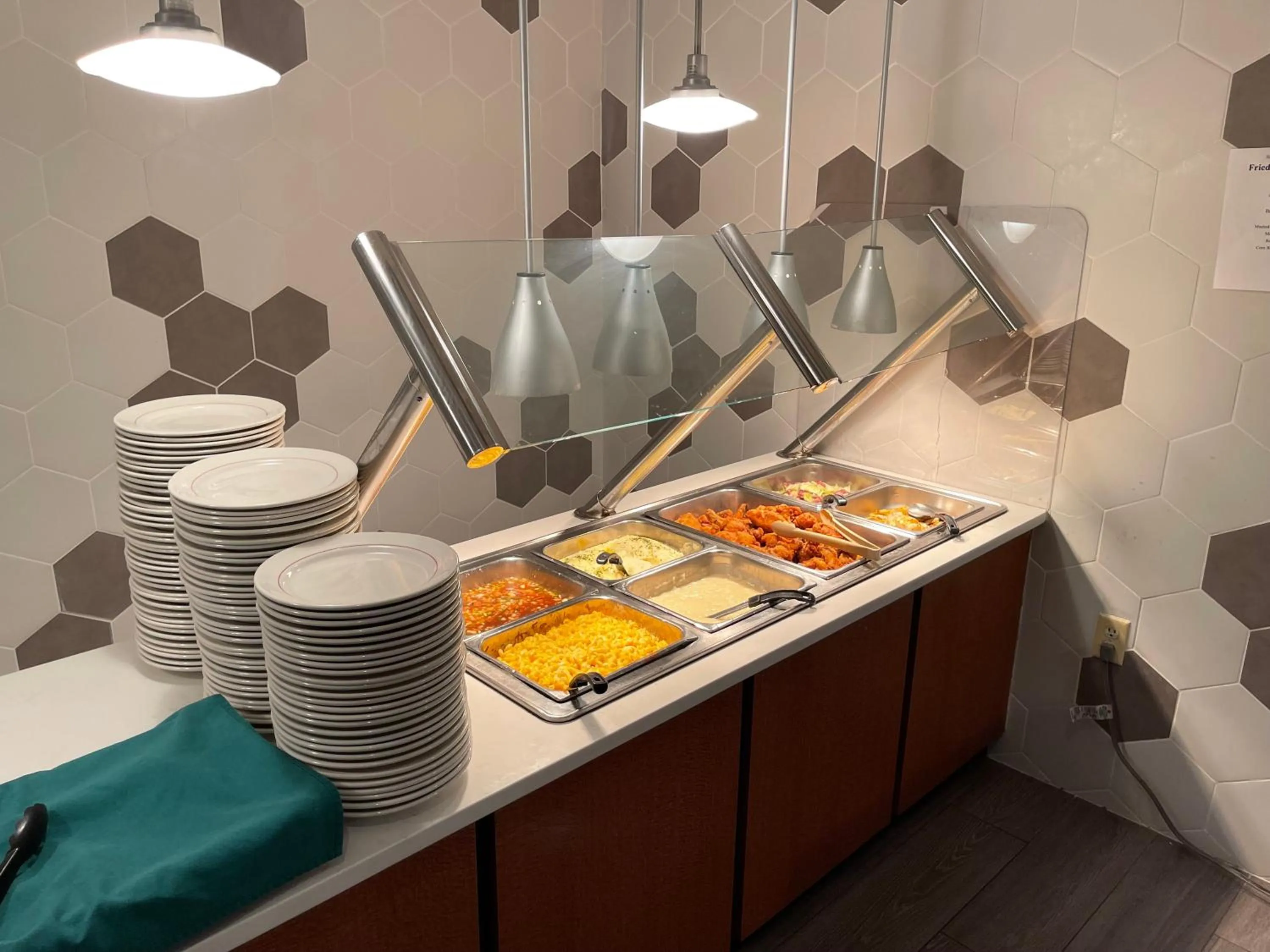 Restaurant/places to eat in Holiday Inn Martinsburg by IHG