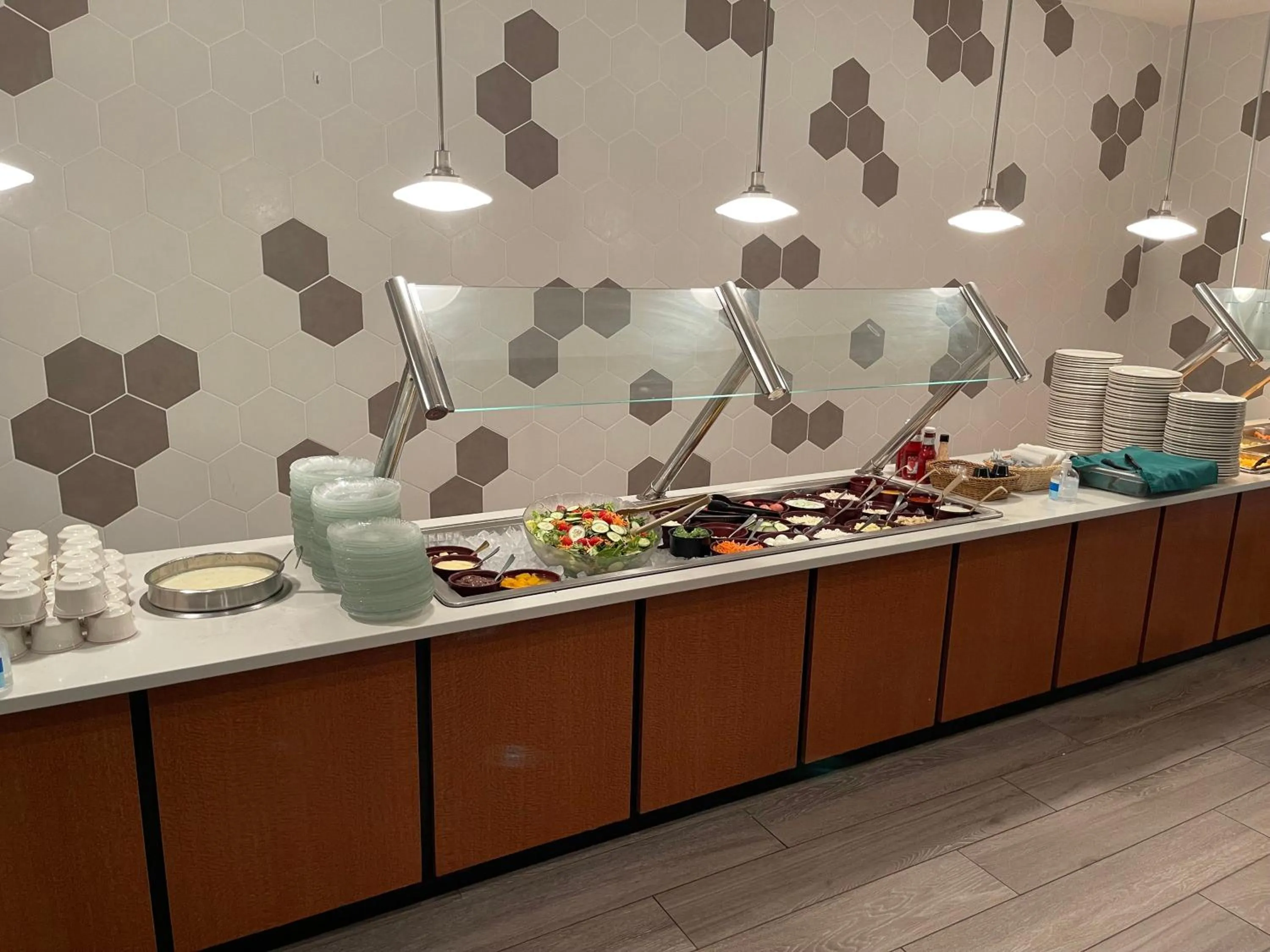 Restaurant/places to eat in Holiday Inn Martinsburg by IHG