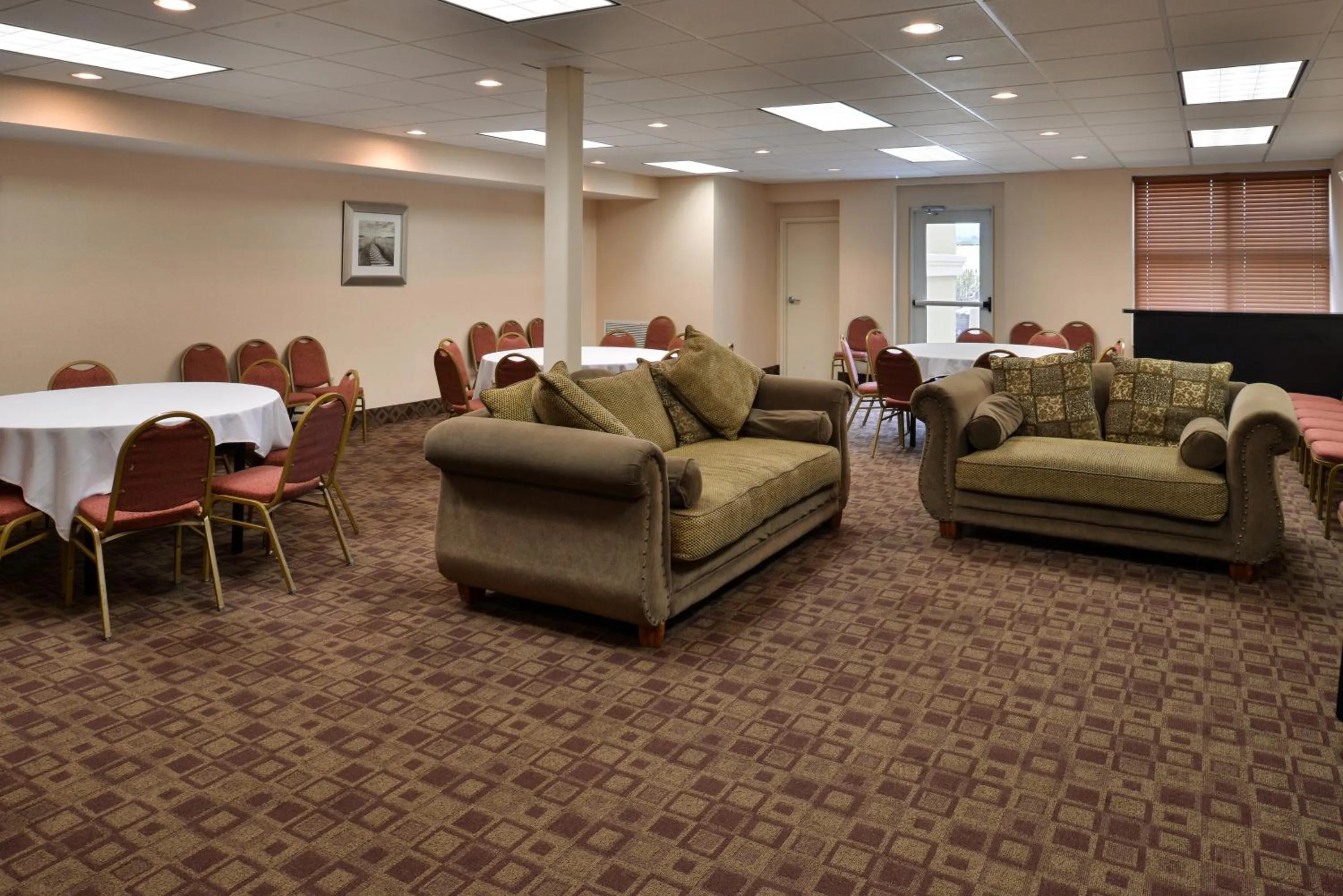 Meeting/conference room in Holiday Inn Martinsburg by IHG