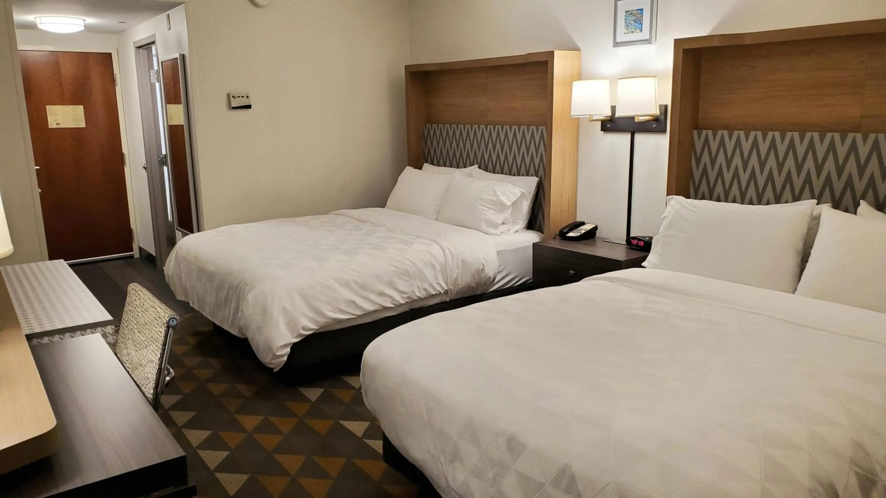 Photo of the whole room, Bed in Holiday Inn Martinsburg by IHG