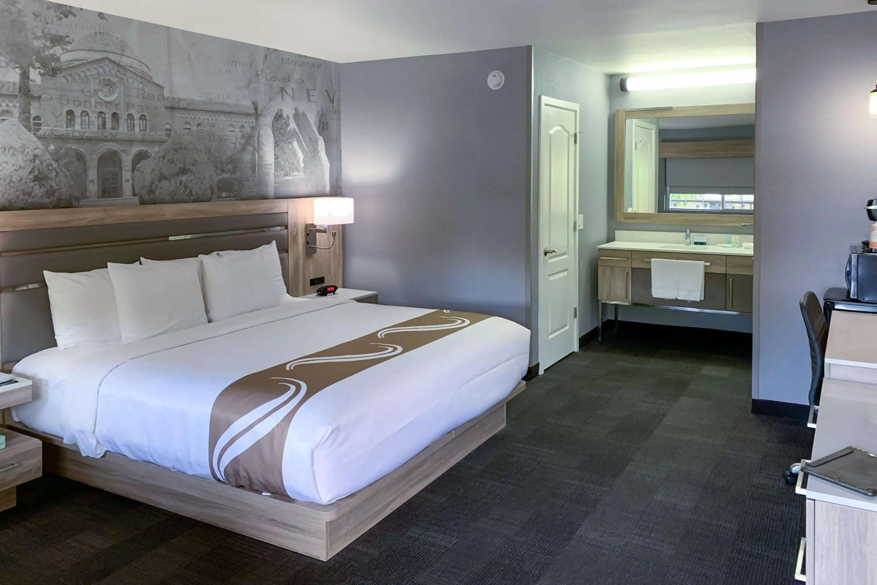 Bedroom, Bed in Quality Inn Near Chico State