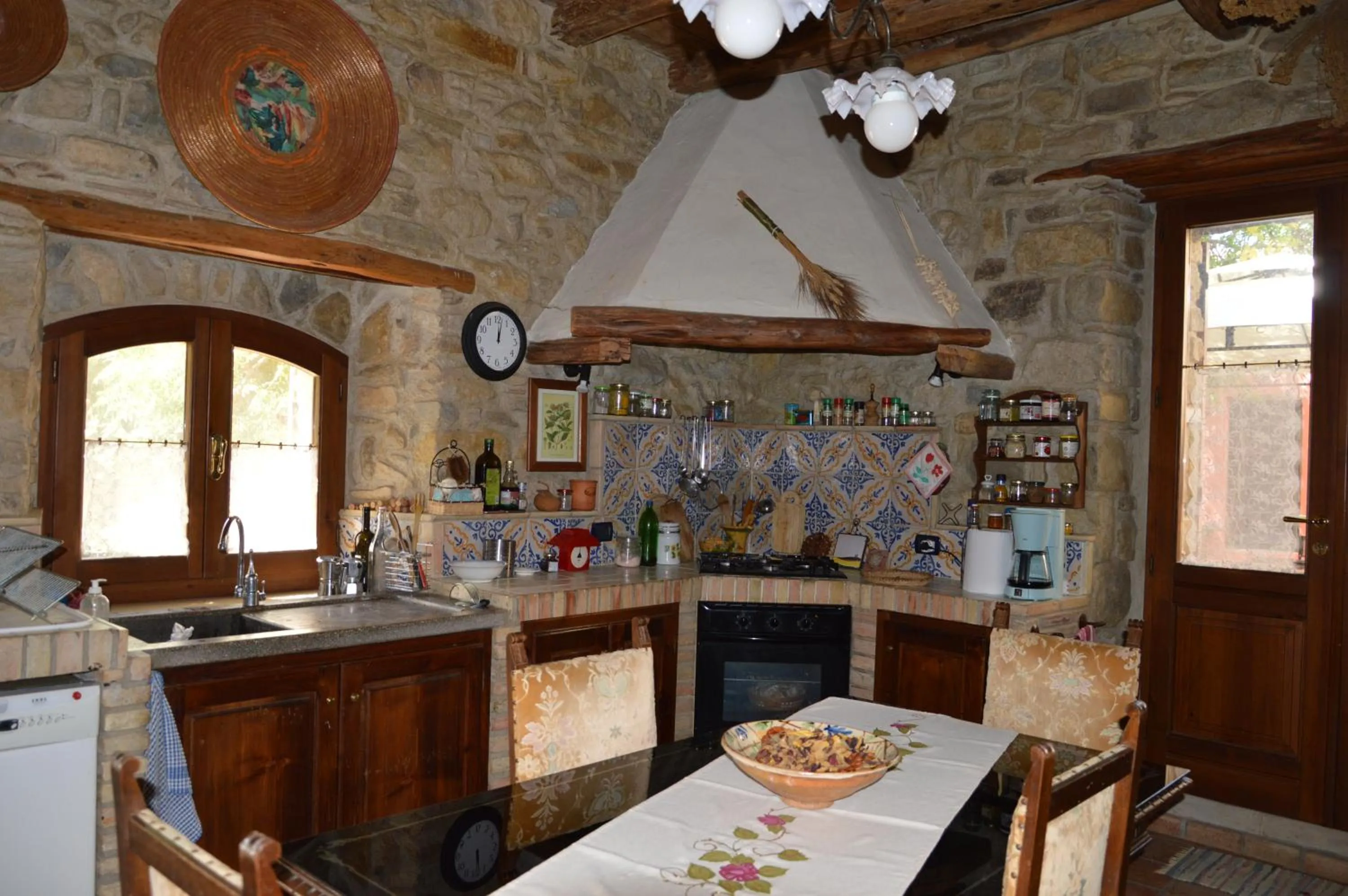 Kitchen or kitchenette in Sa Domu de sa Contissa