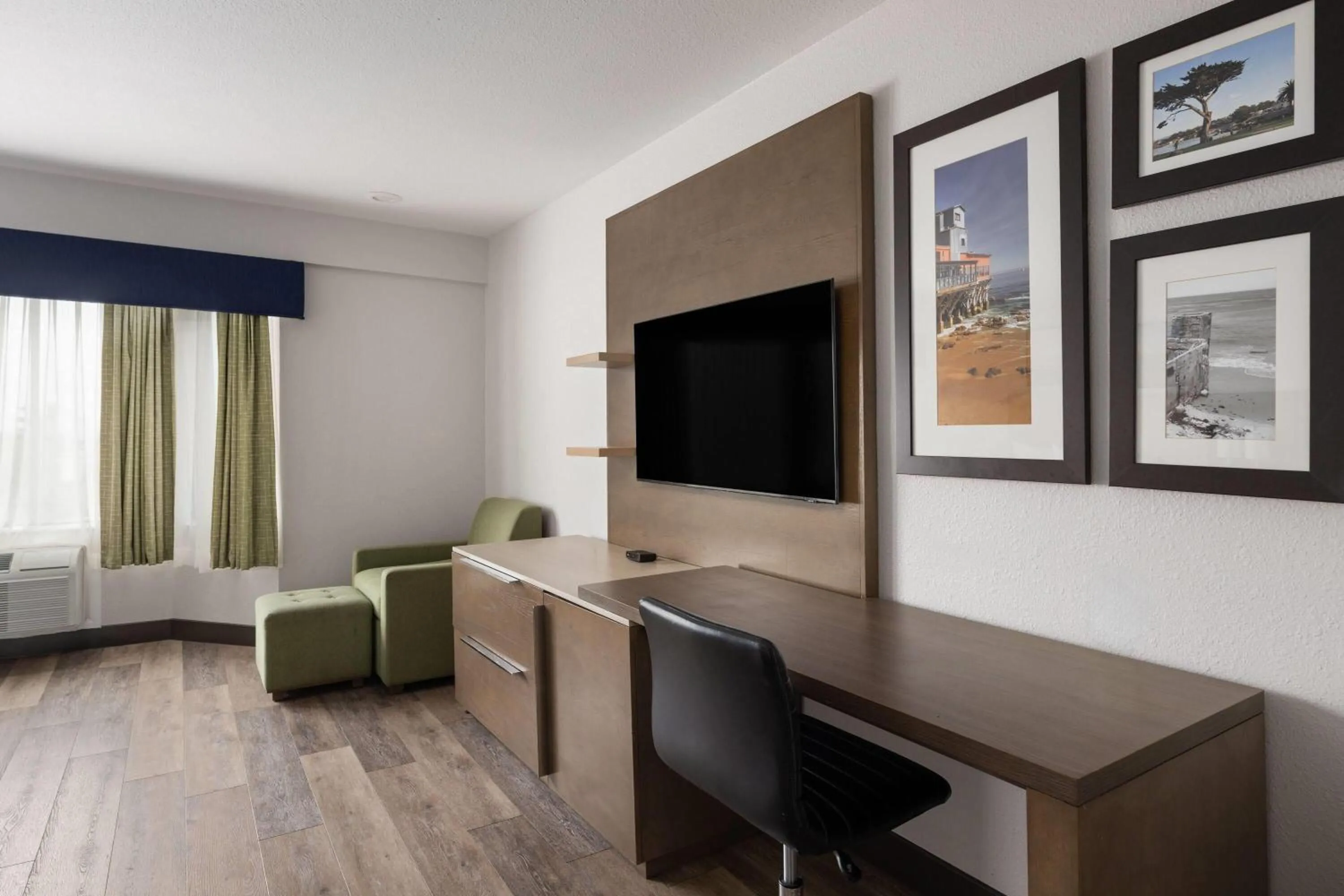 Photo of the whole room in Days Inn by Wyndham Monterey Downtown