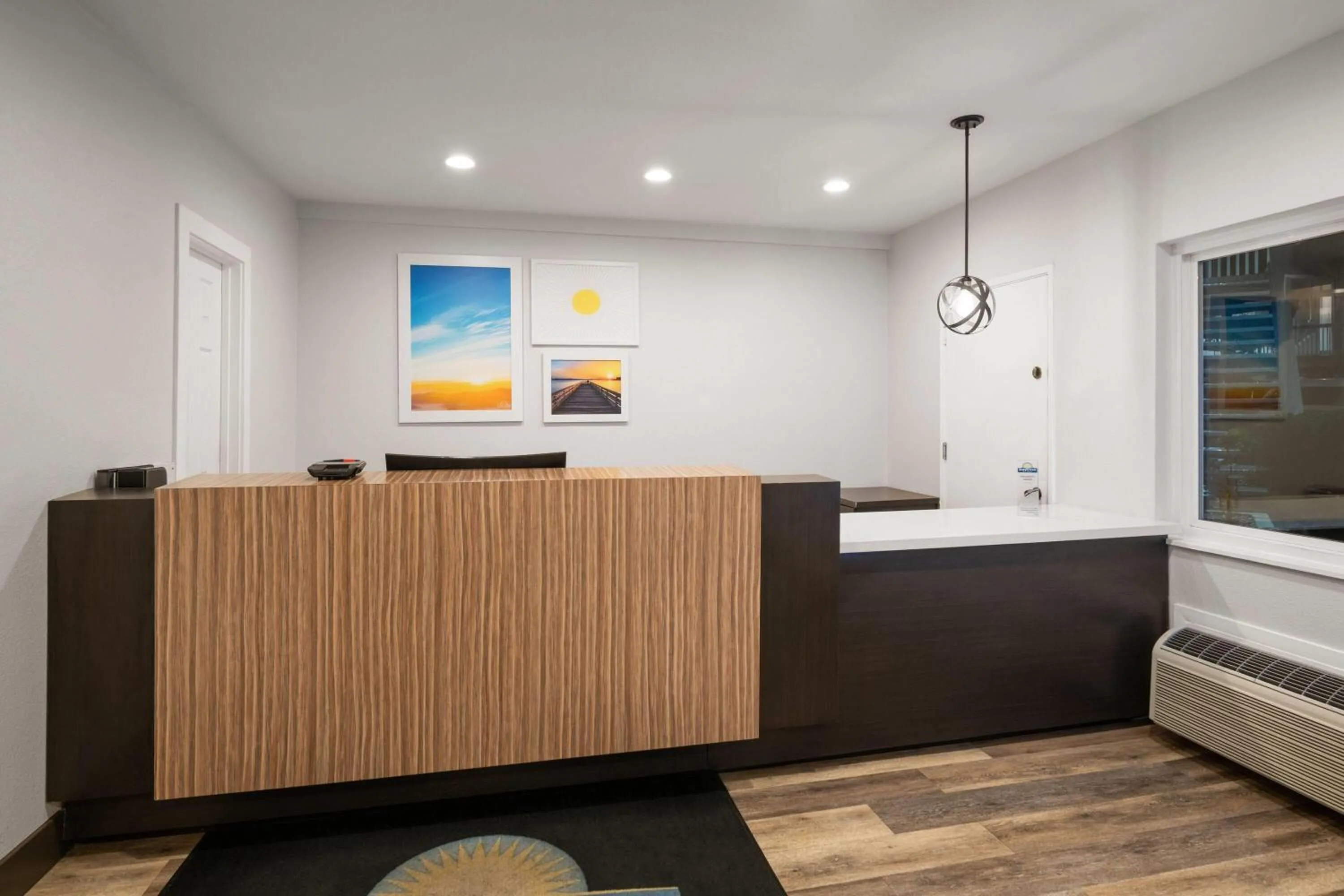 Lobby or reception in Days Inn by Wyndham Monterey Downtown