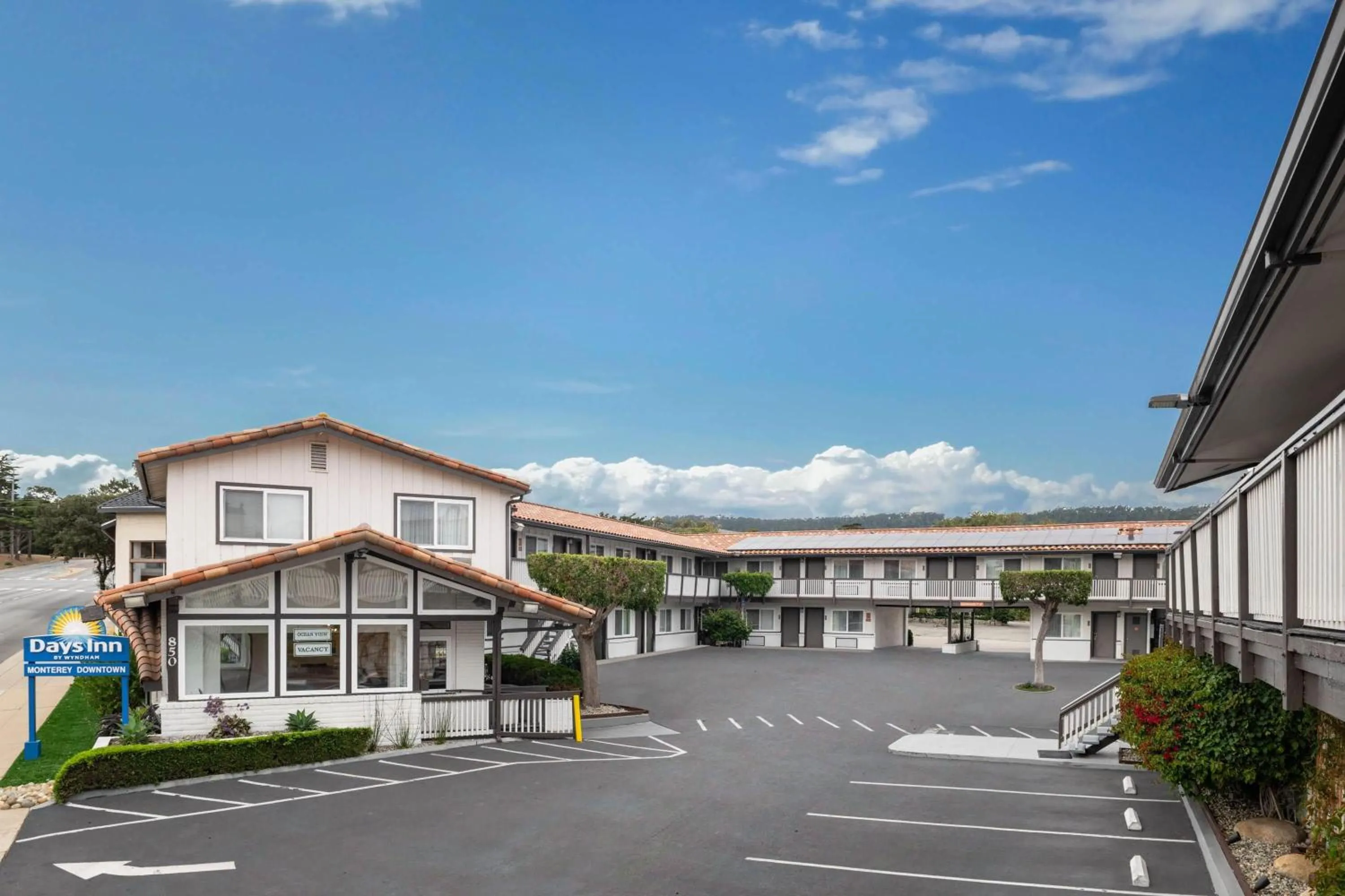 Property building in Days Inn by Wyndham Monterey Downtown