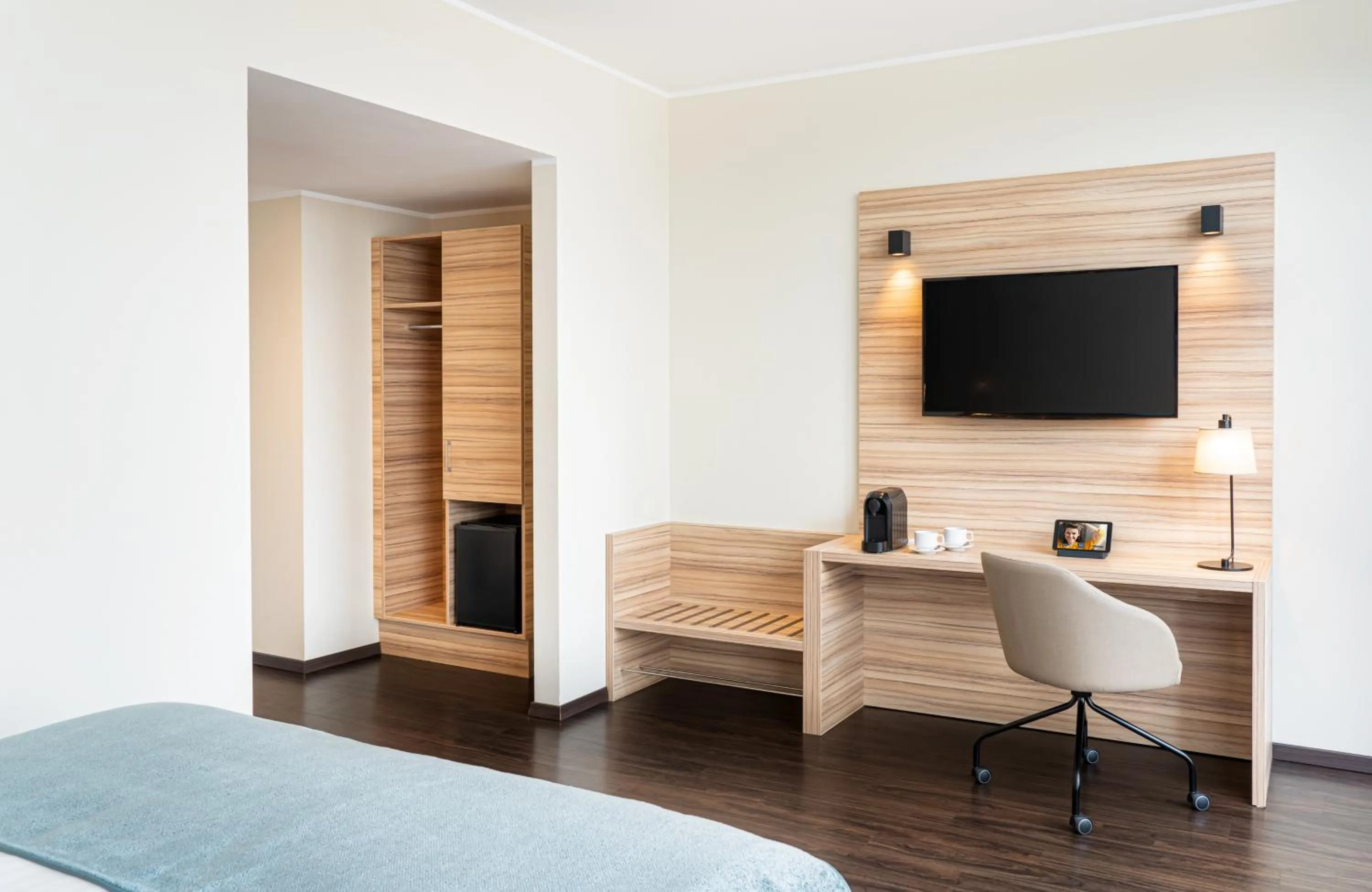 TV and multimedia, Bed in Leonardo Boutique Hotel Linz City Center