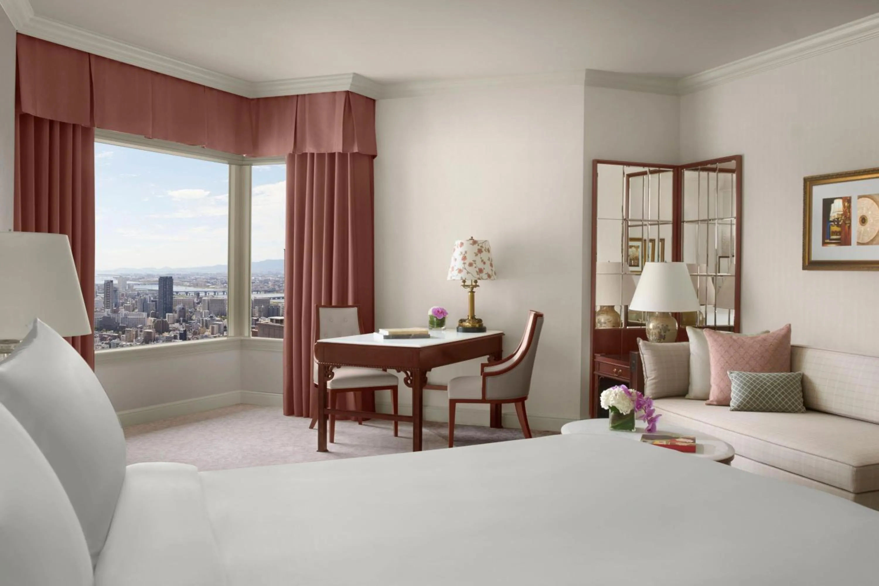 Photo of the whole room, Bed in The Ritz-Carlton Osaka