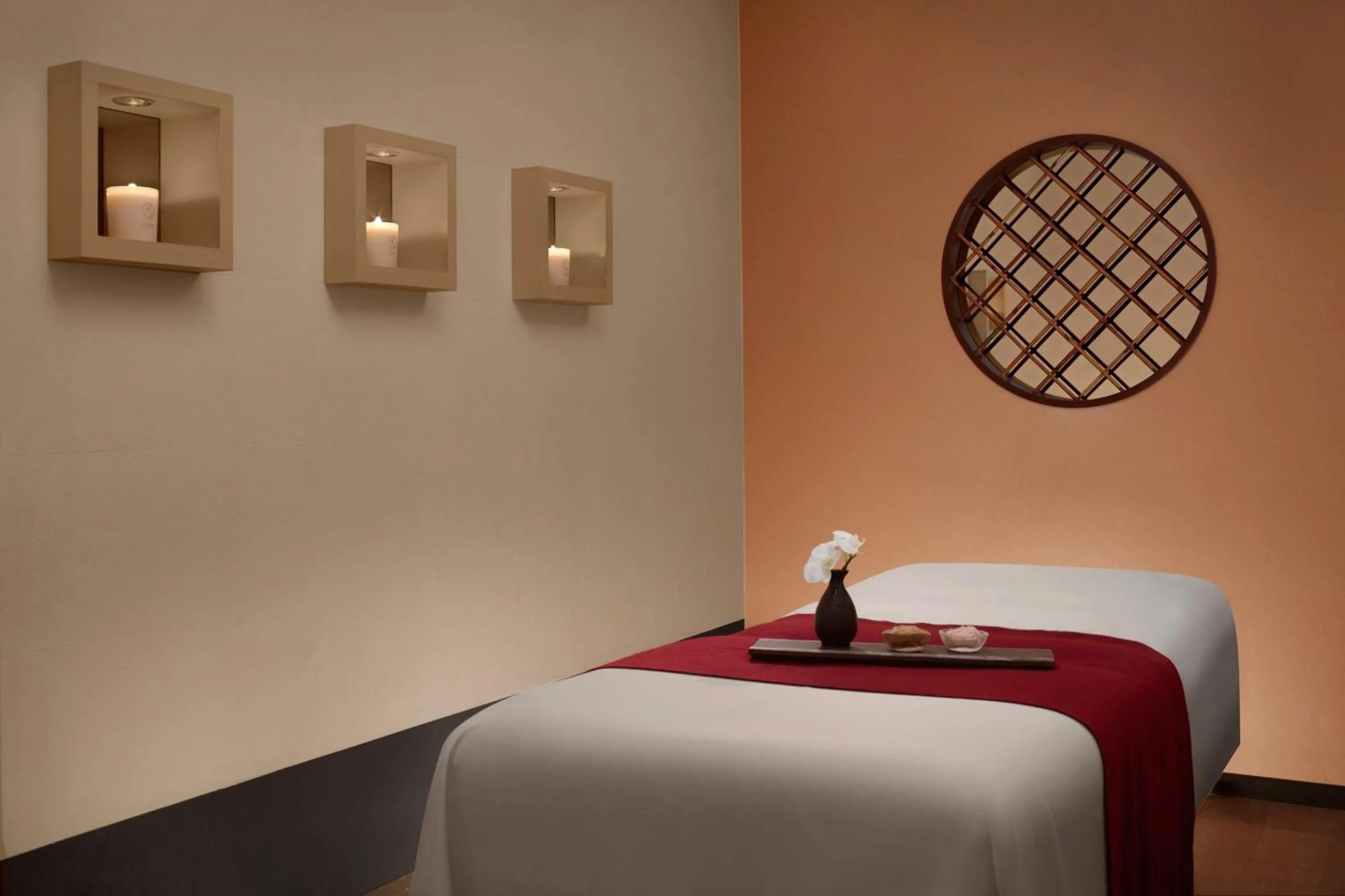 Spa and wellness centre/facilities, Bed in The Ritz-Carlton Osaka