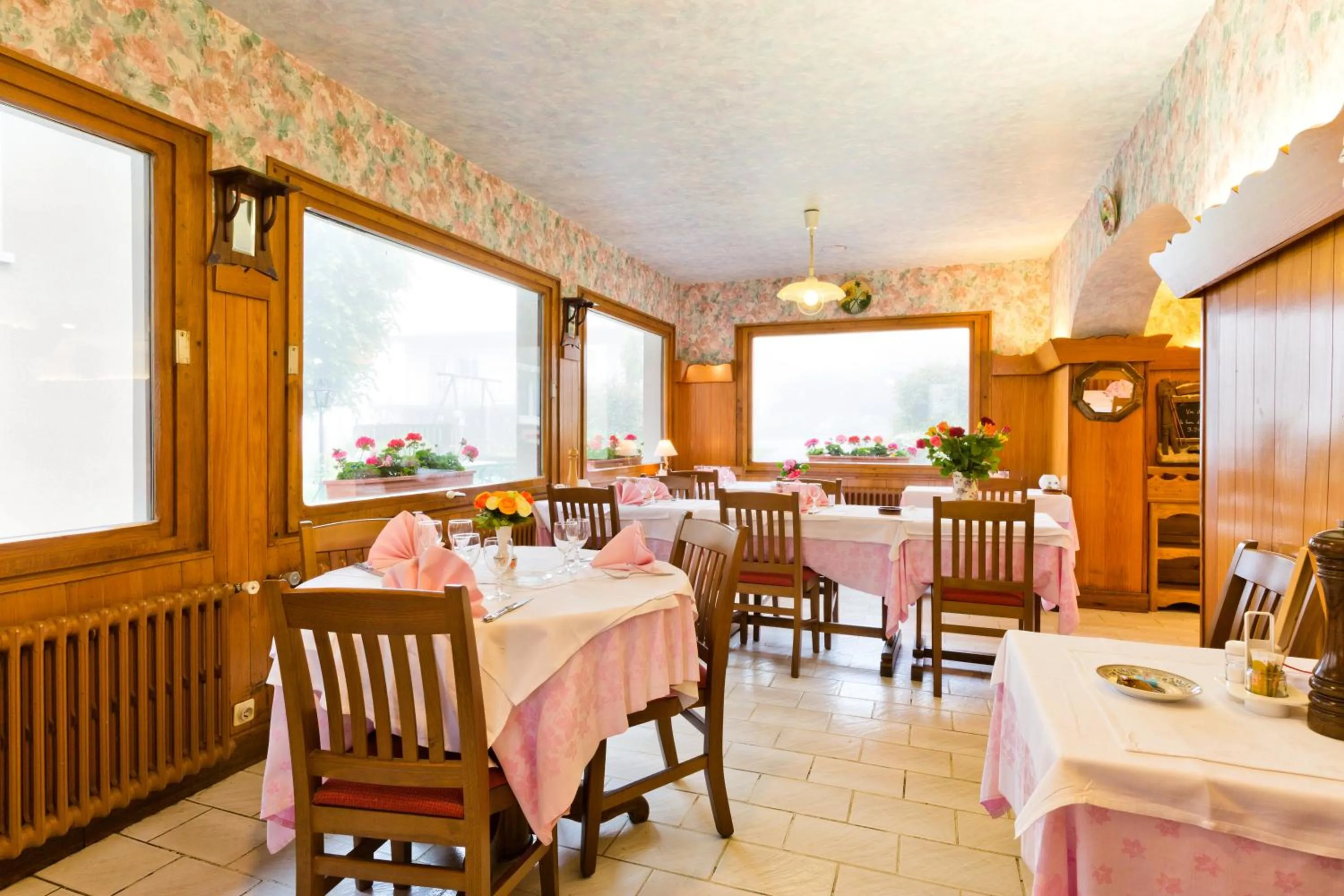 Restaurant/places to eat in Bon-Séjour