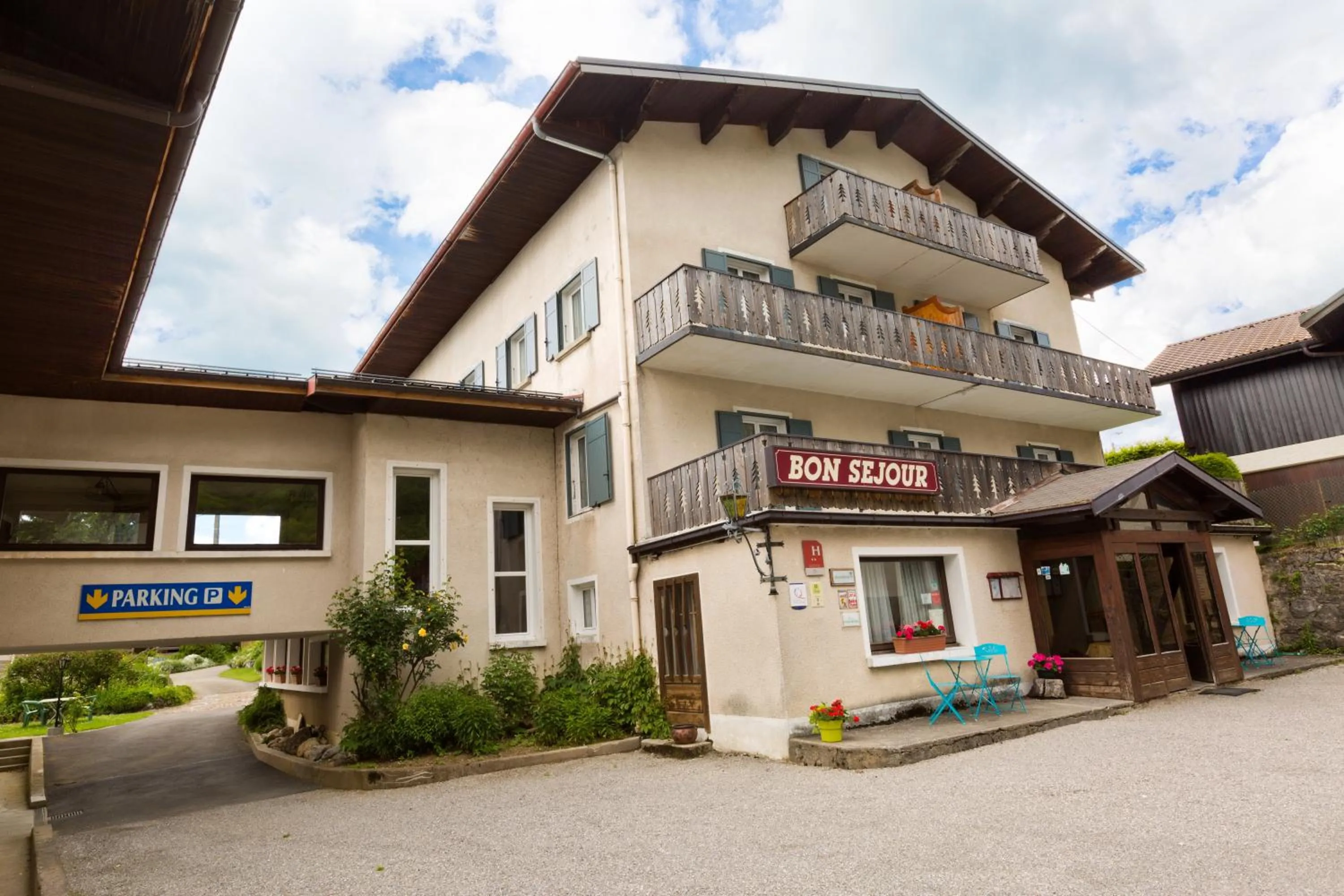 Facade/entrance in Bon-Séjour