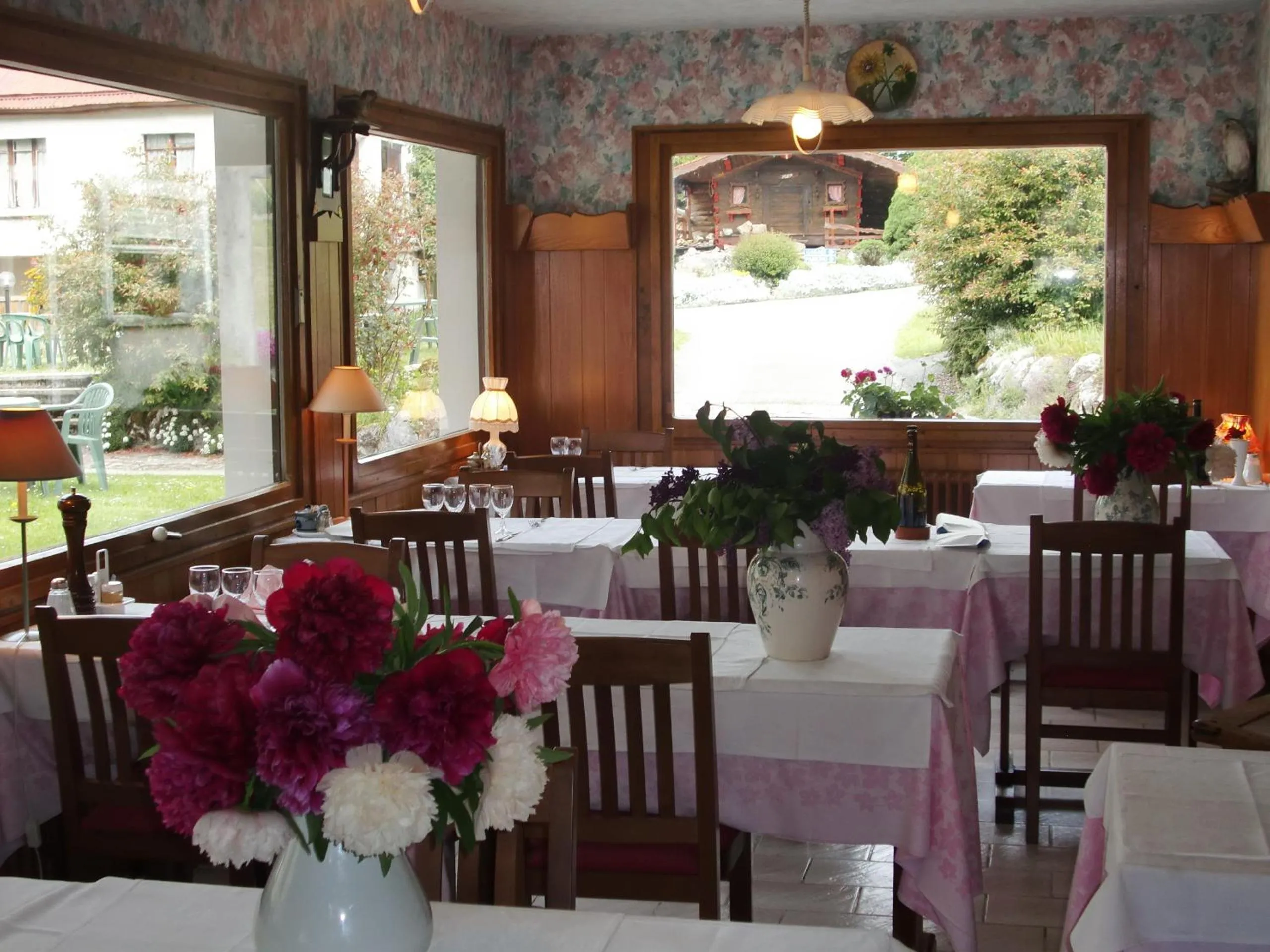 Restaurant/places to eat in Bon-Séjour