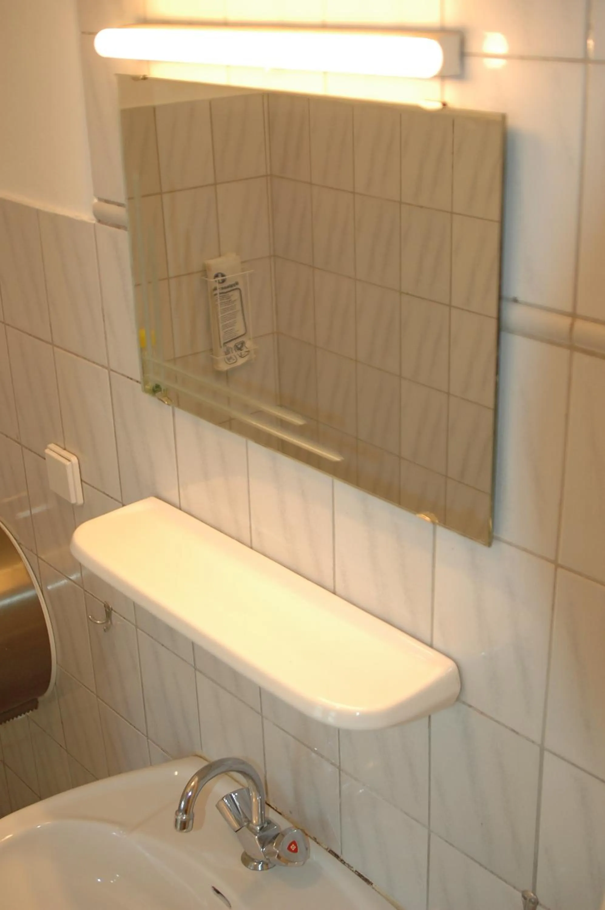 Bathroom in Buch-Ein-Bett Hostel