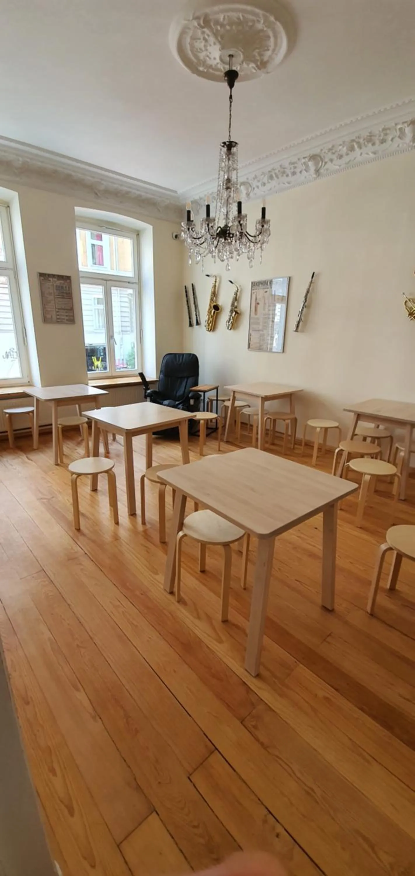 Communal lounge/ TV room in Buch-Ein-Bett Hostel