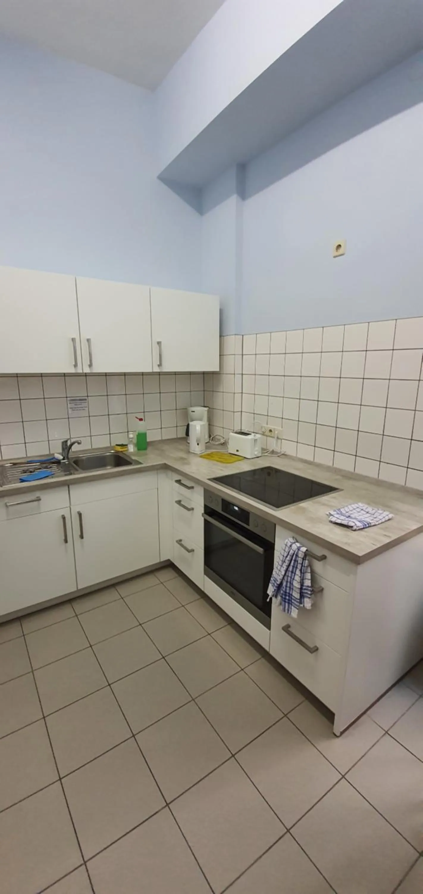 Communal kitchen in Buch-Ein-Bett Hostel