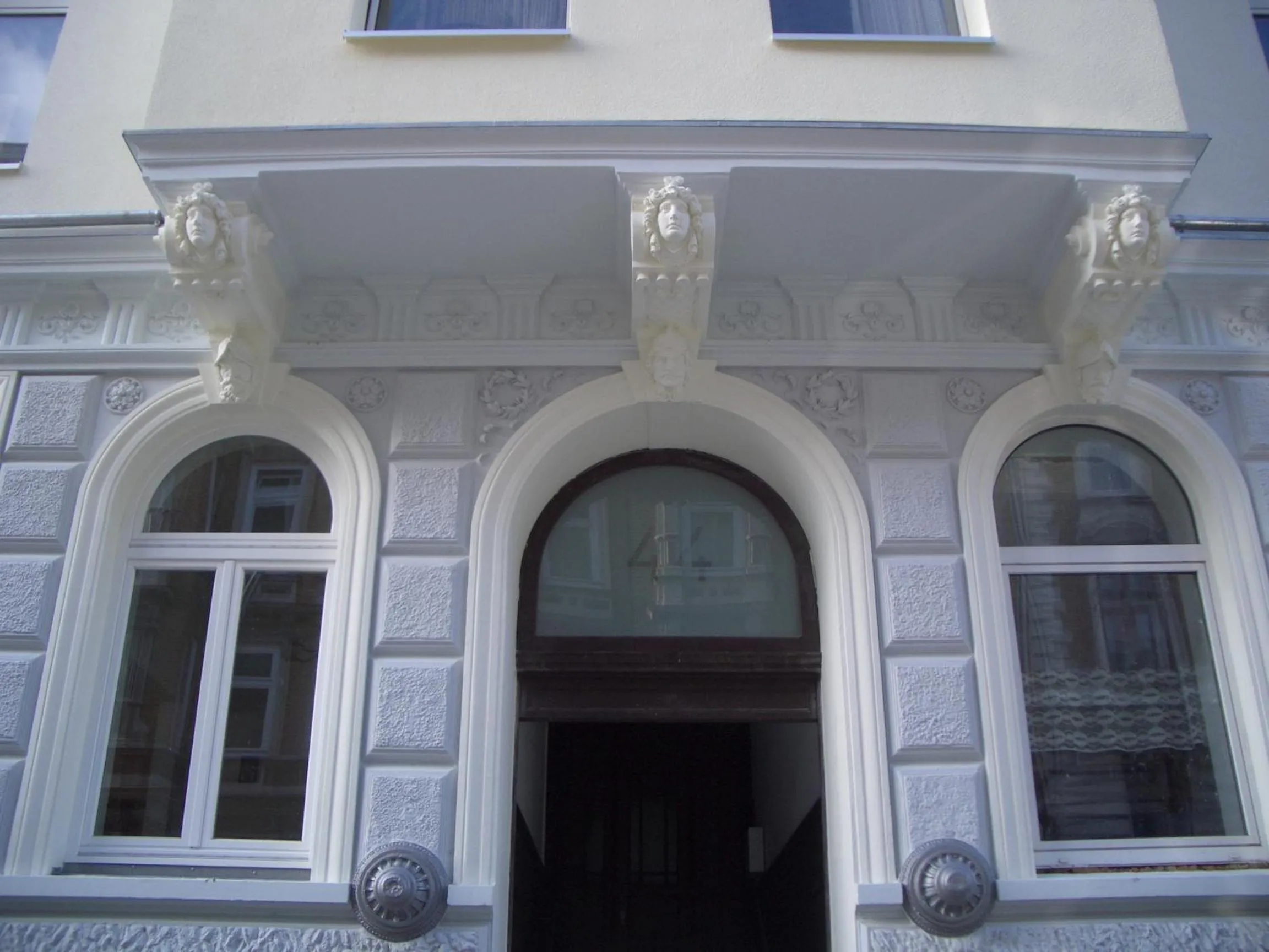 Facade/entrance in Buch-Ein-Bett Hostel