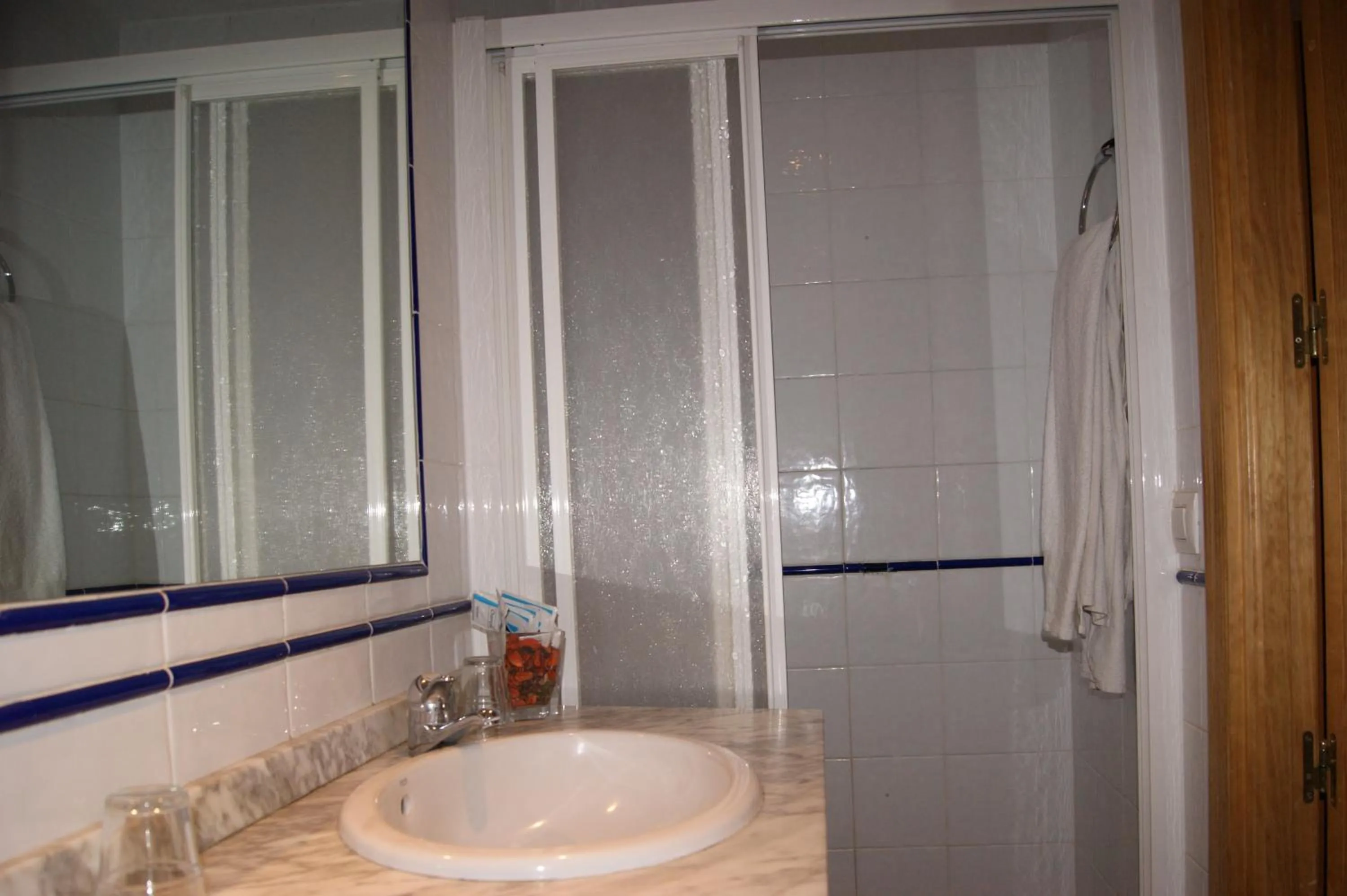Bathroom in Hostal Alcazar I