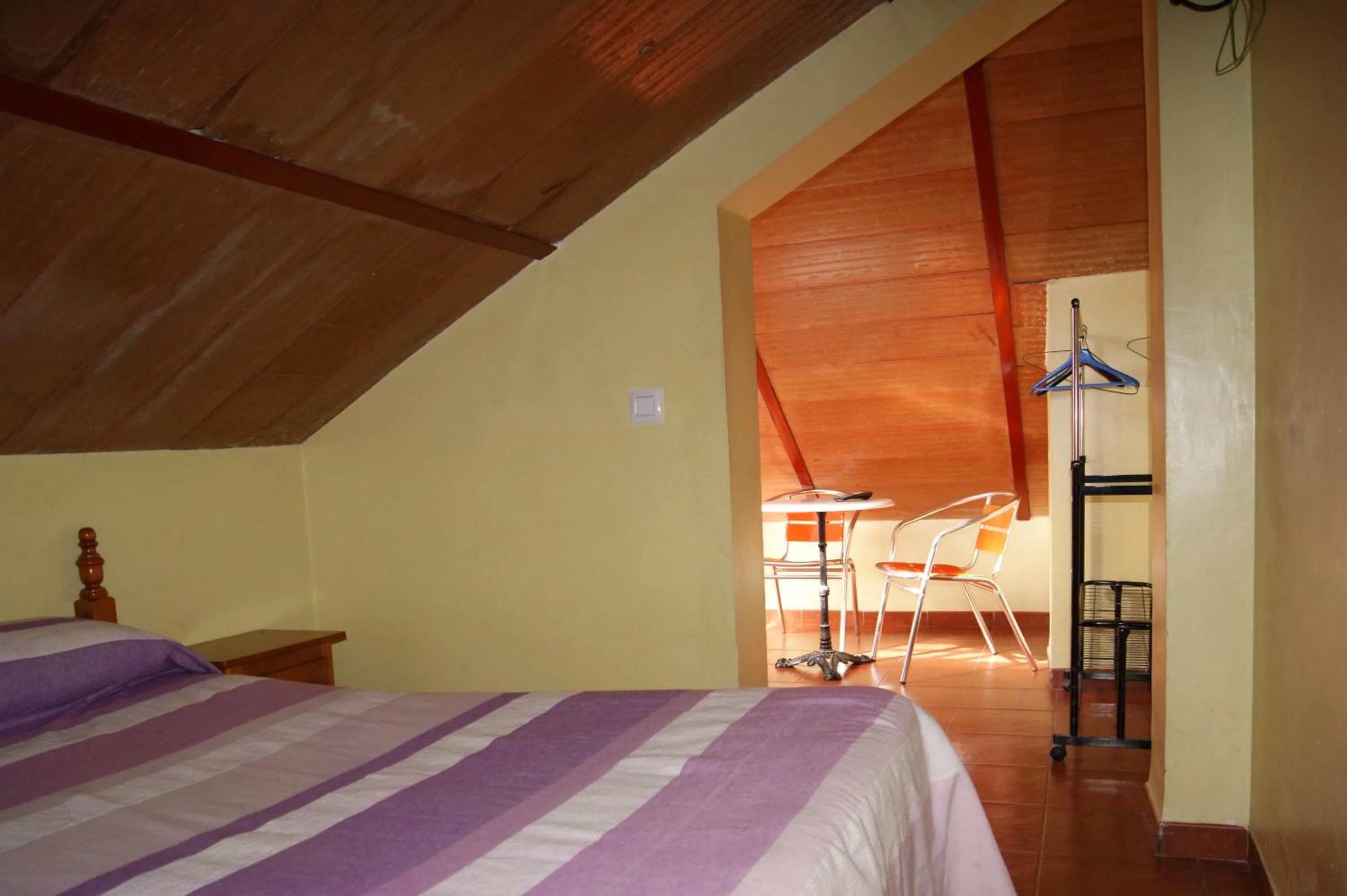 Bathroom, Bed in Hostal Alcazar I