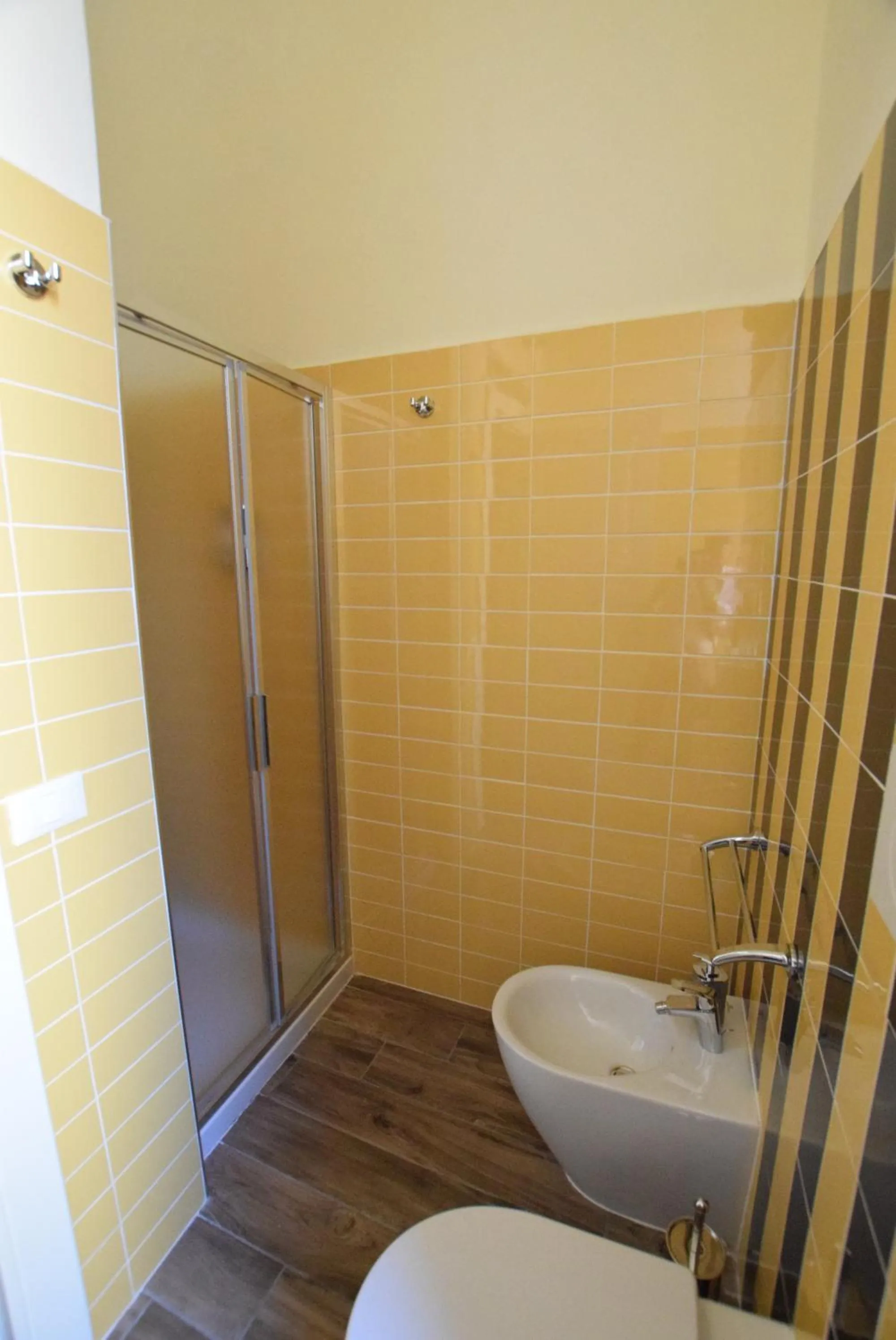 Shower in Colors of Cinque Terre - Guest House
