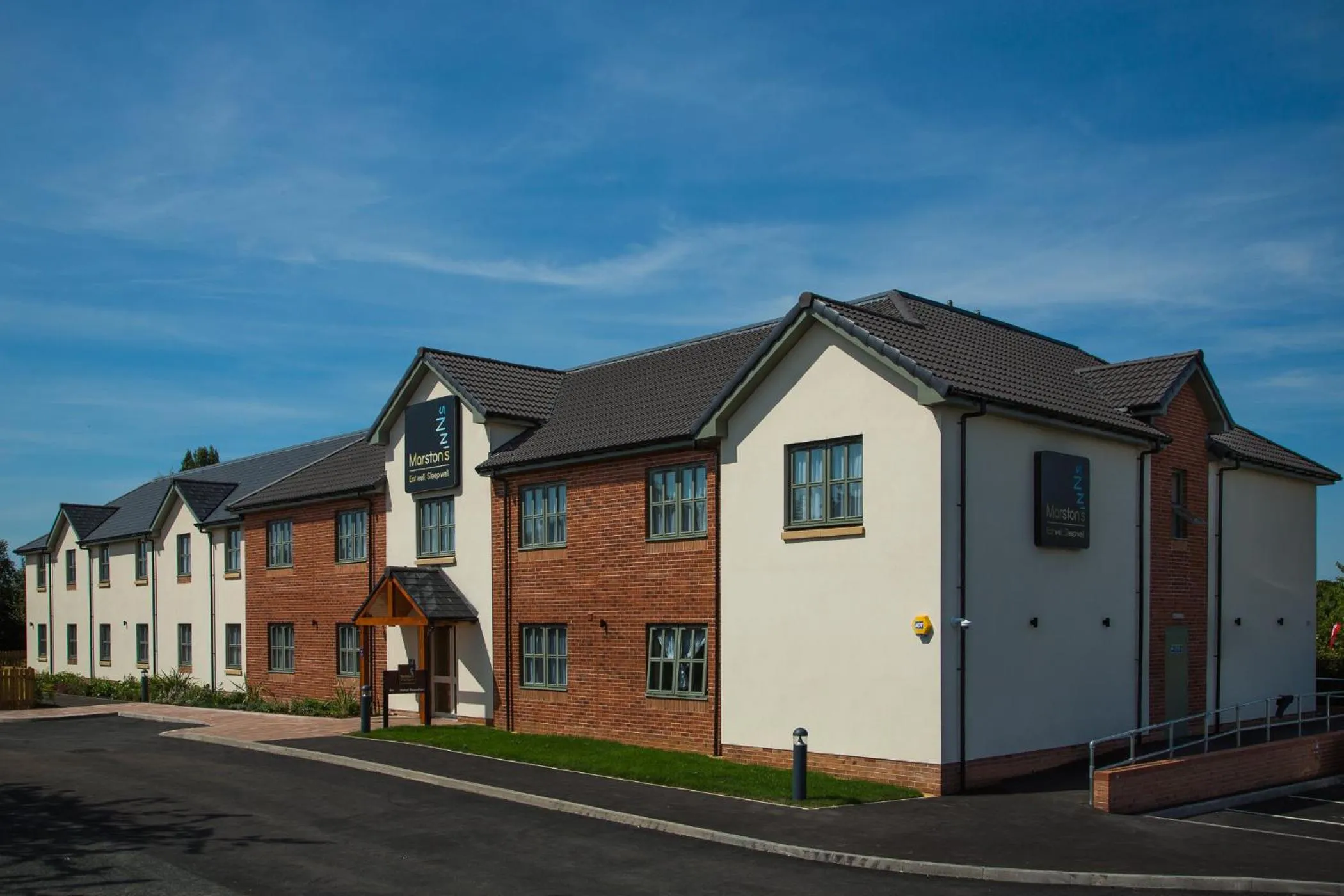 Facade/entrance in Spread Eagle, Gailey by Marston's Inns