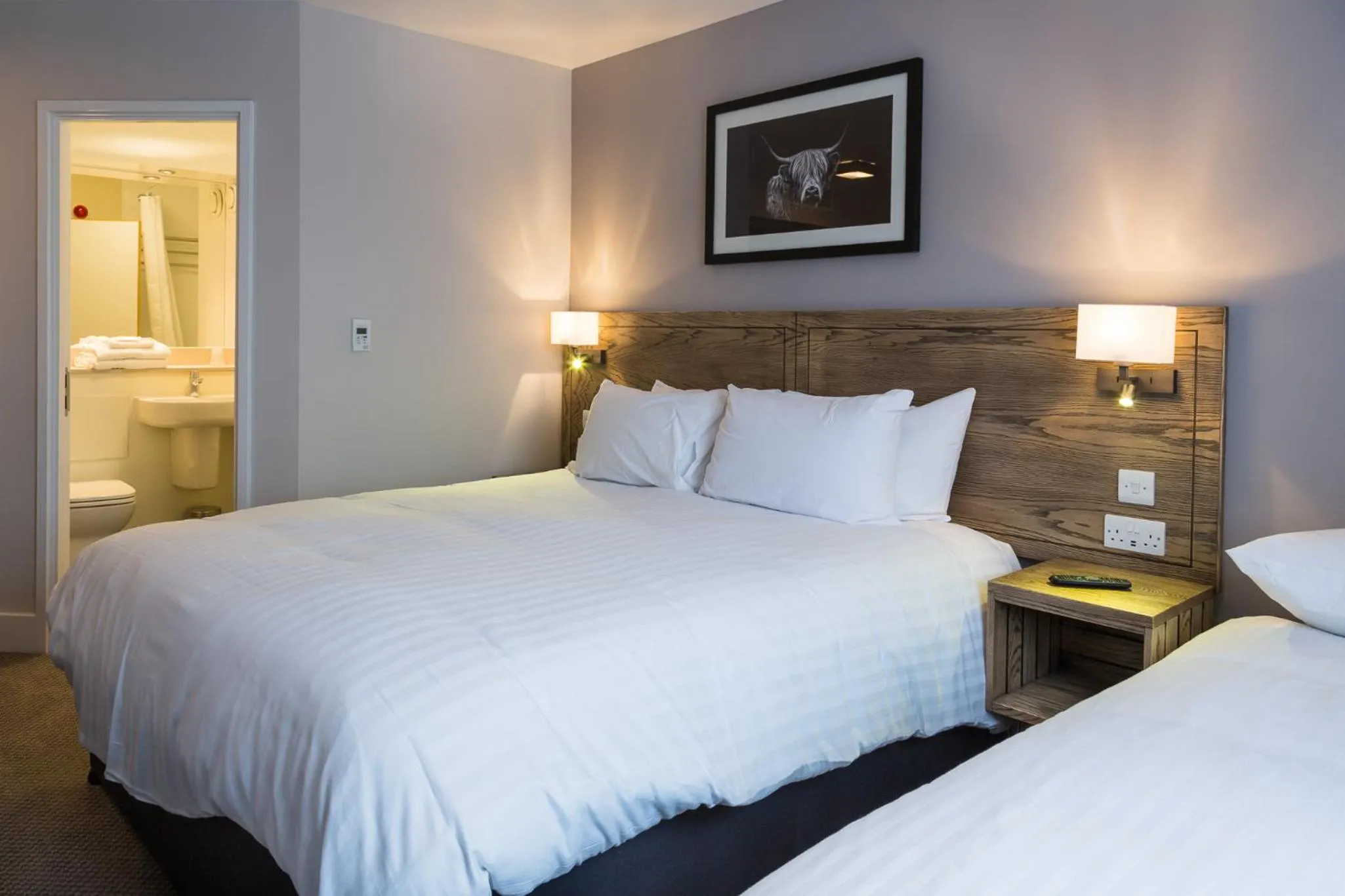 Bedroom, Bed in Spread Eagle, Gailey by Marston's Inns