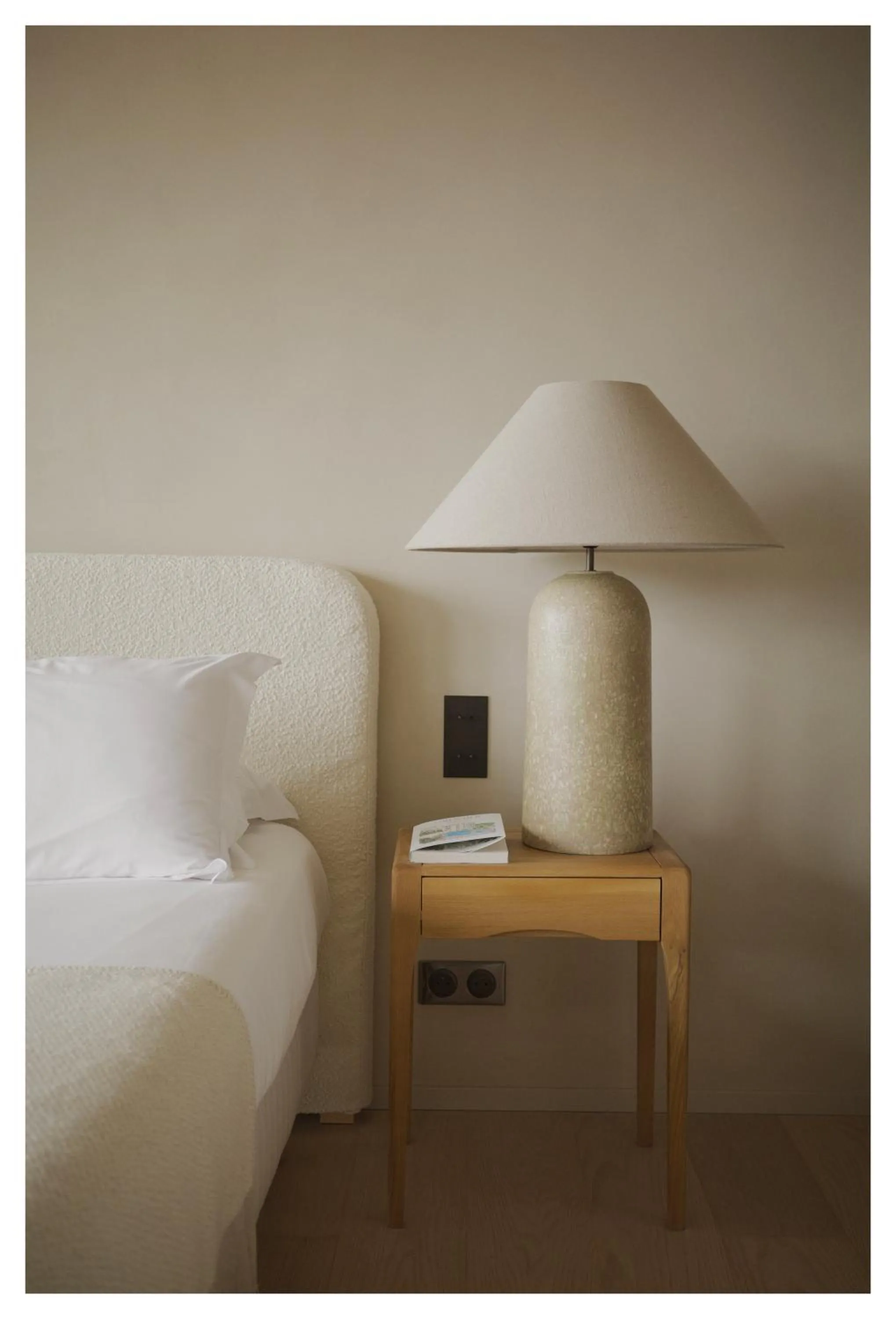 Bed in Hôtel Le Versailles