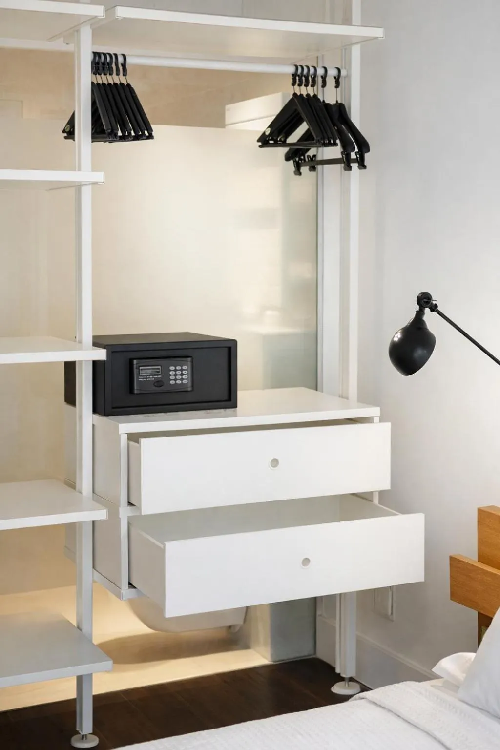 Bed in Hôtel Le Versailles