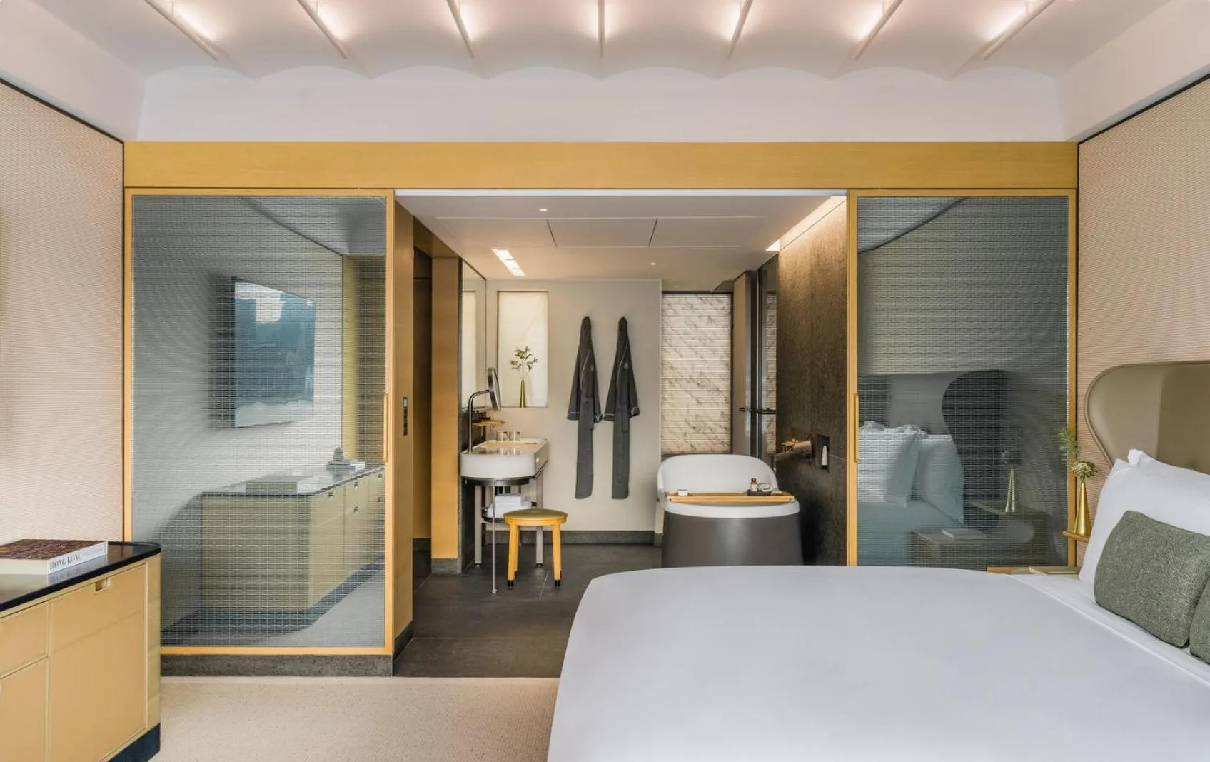 Bathroom, Bed in Regent Hong Kong