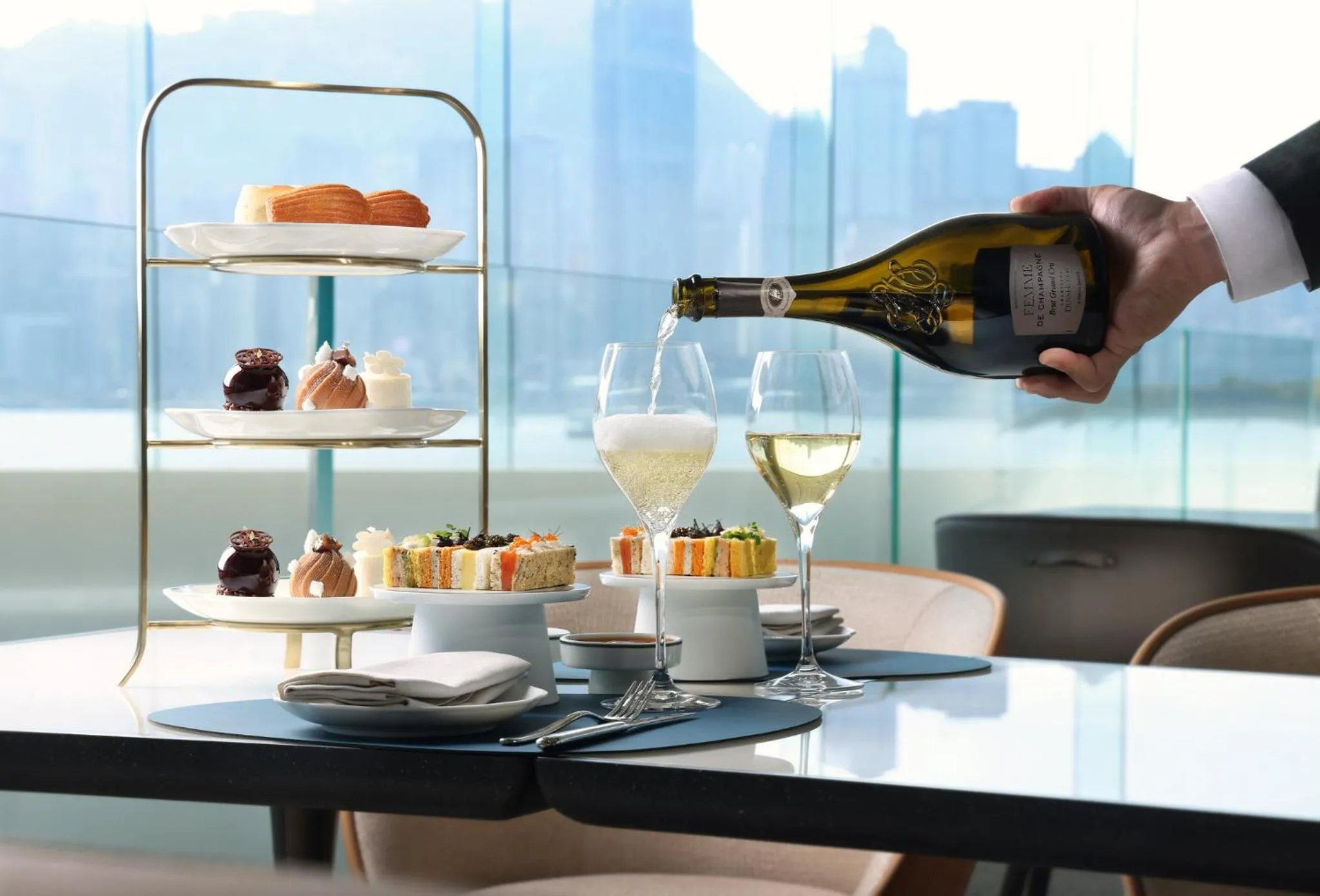 Lounge or bar in Regent Hong Kong