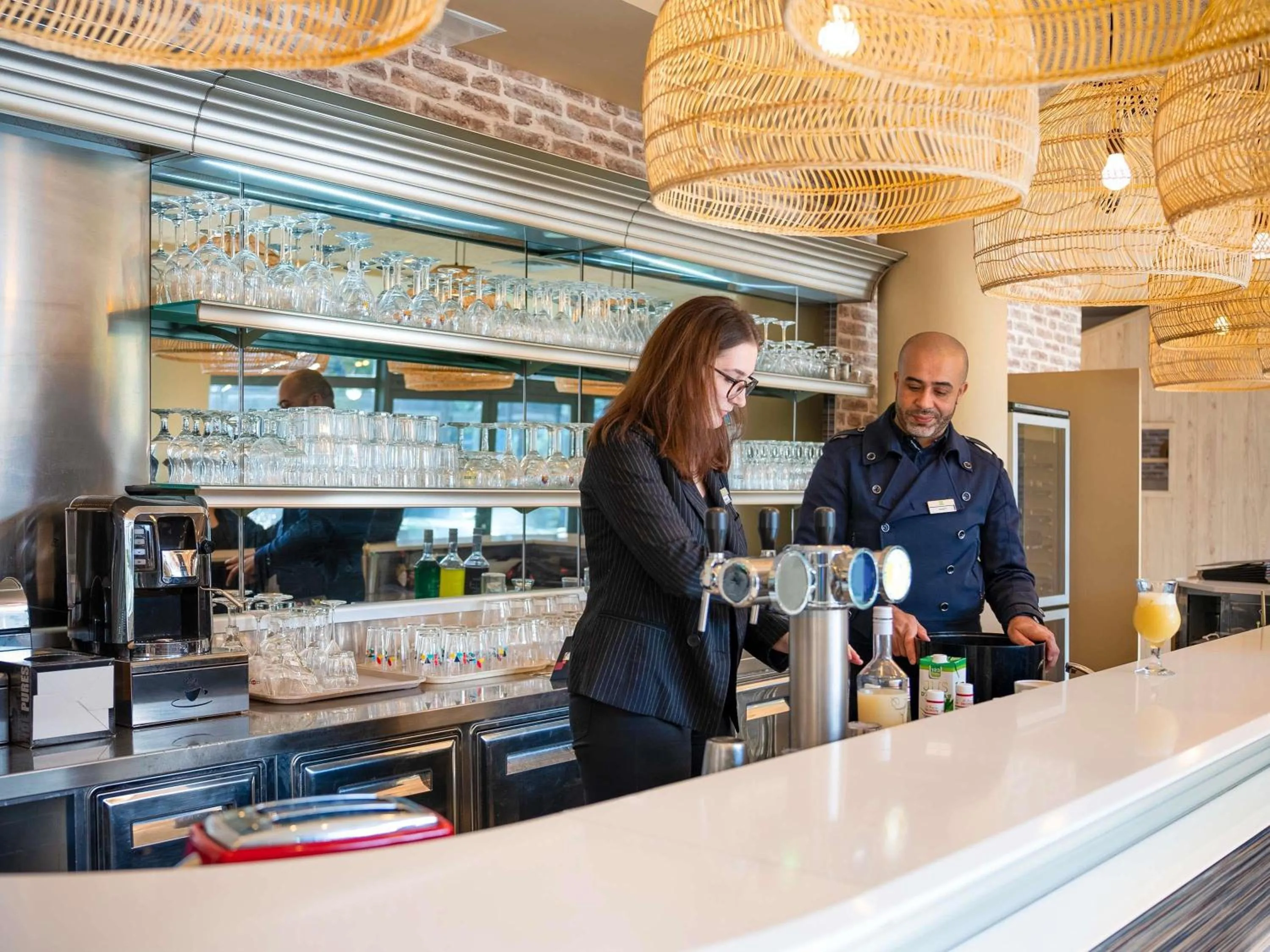 Lounge or bar in ibis Styles Chatenay Malabry Paris Sud