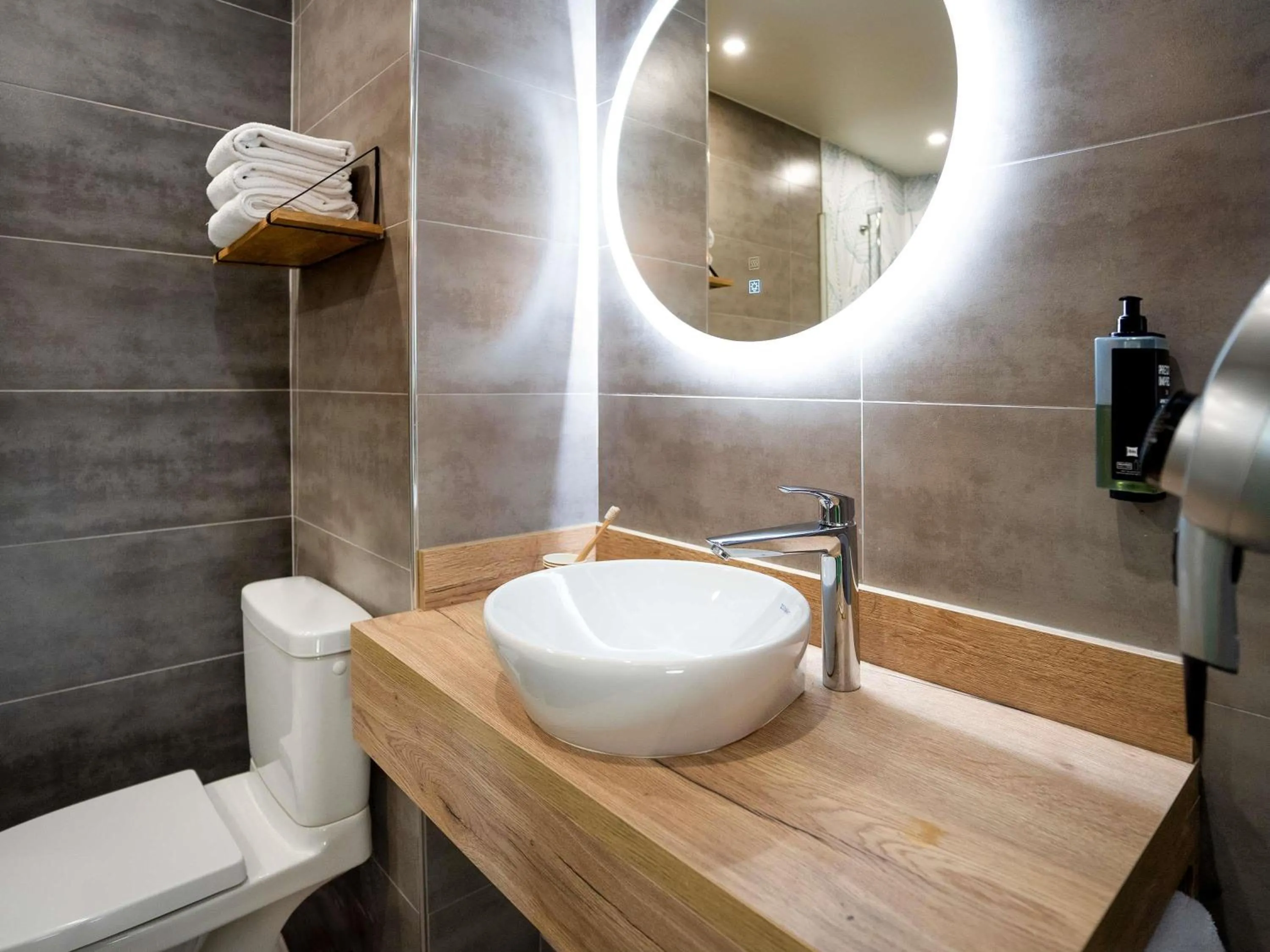 Bedroom in ibis Styles Chatenay Malabry Paris Sud