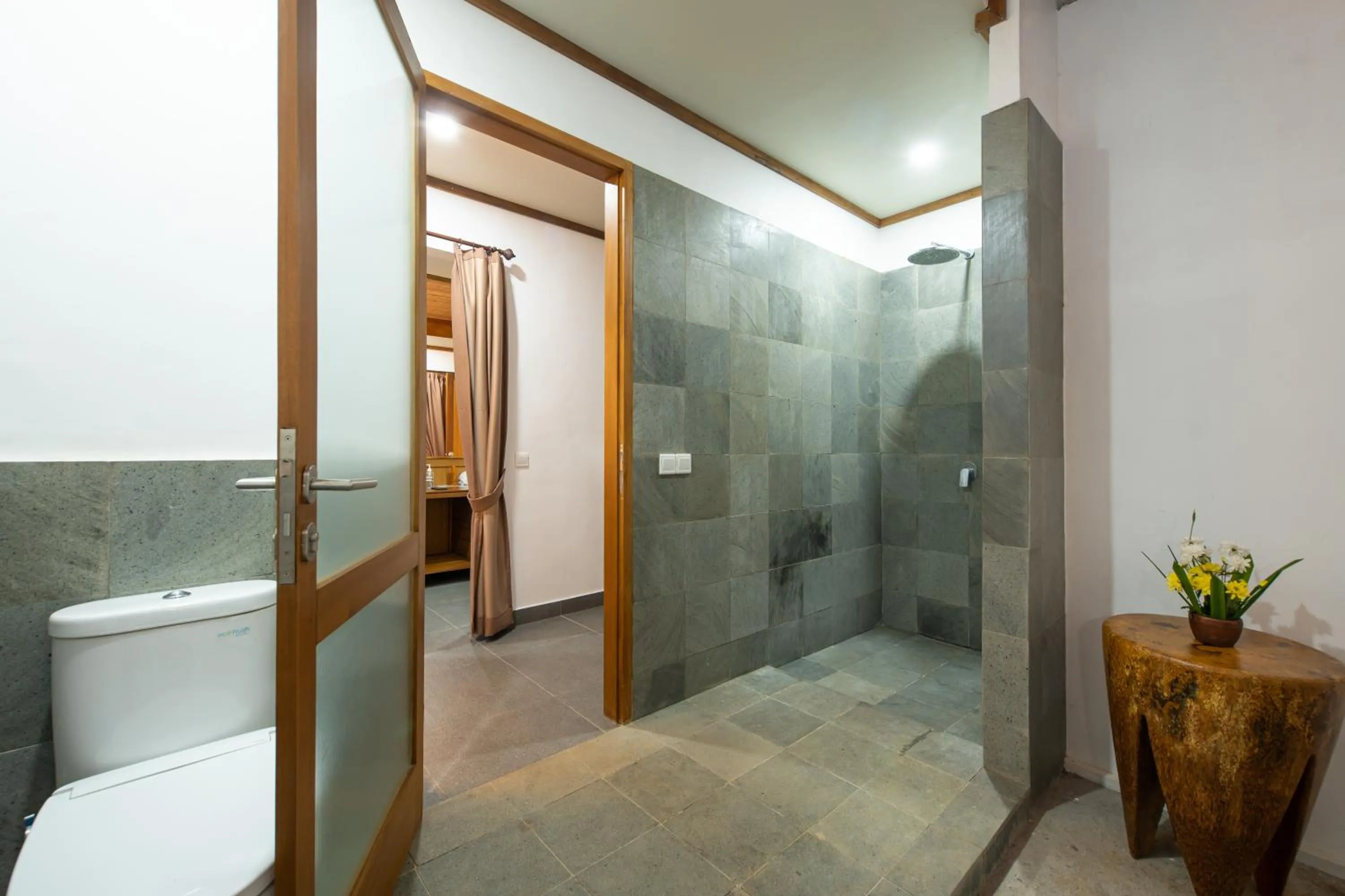 Bathroom in Murex Bangka Dive Resort