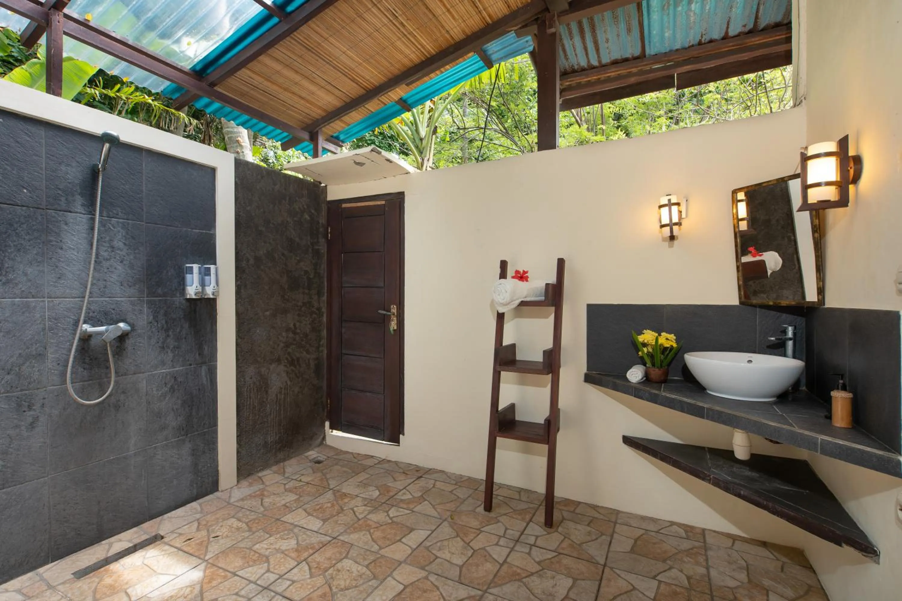 Bathroom in Murex Bangka Dive Resort