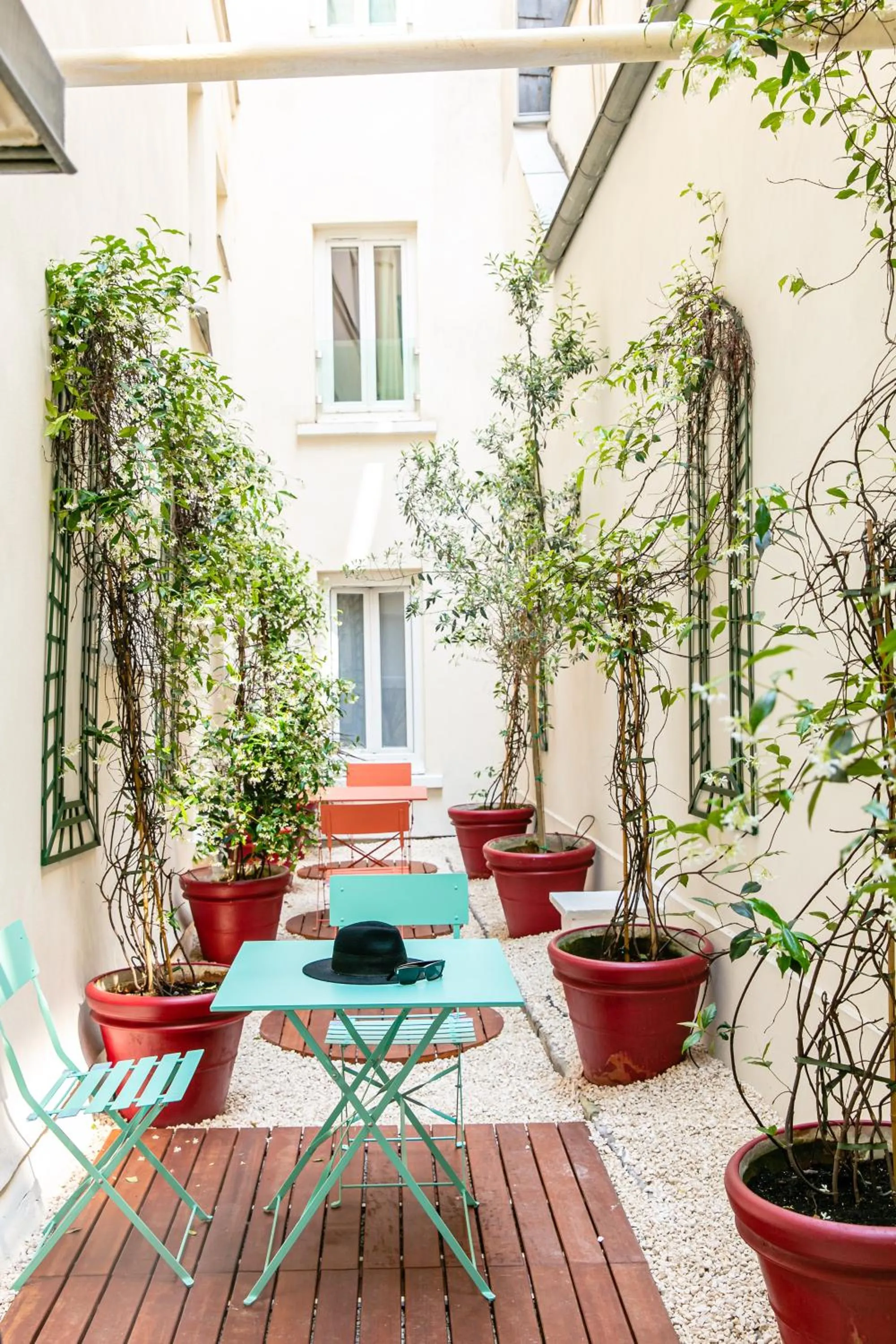 Patio in Hôtel Odyssey