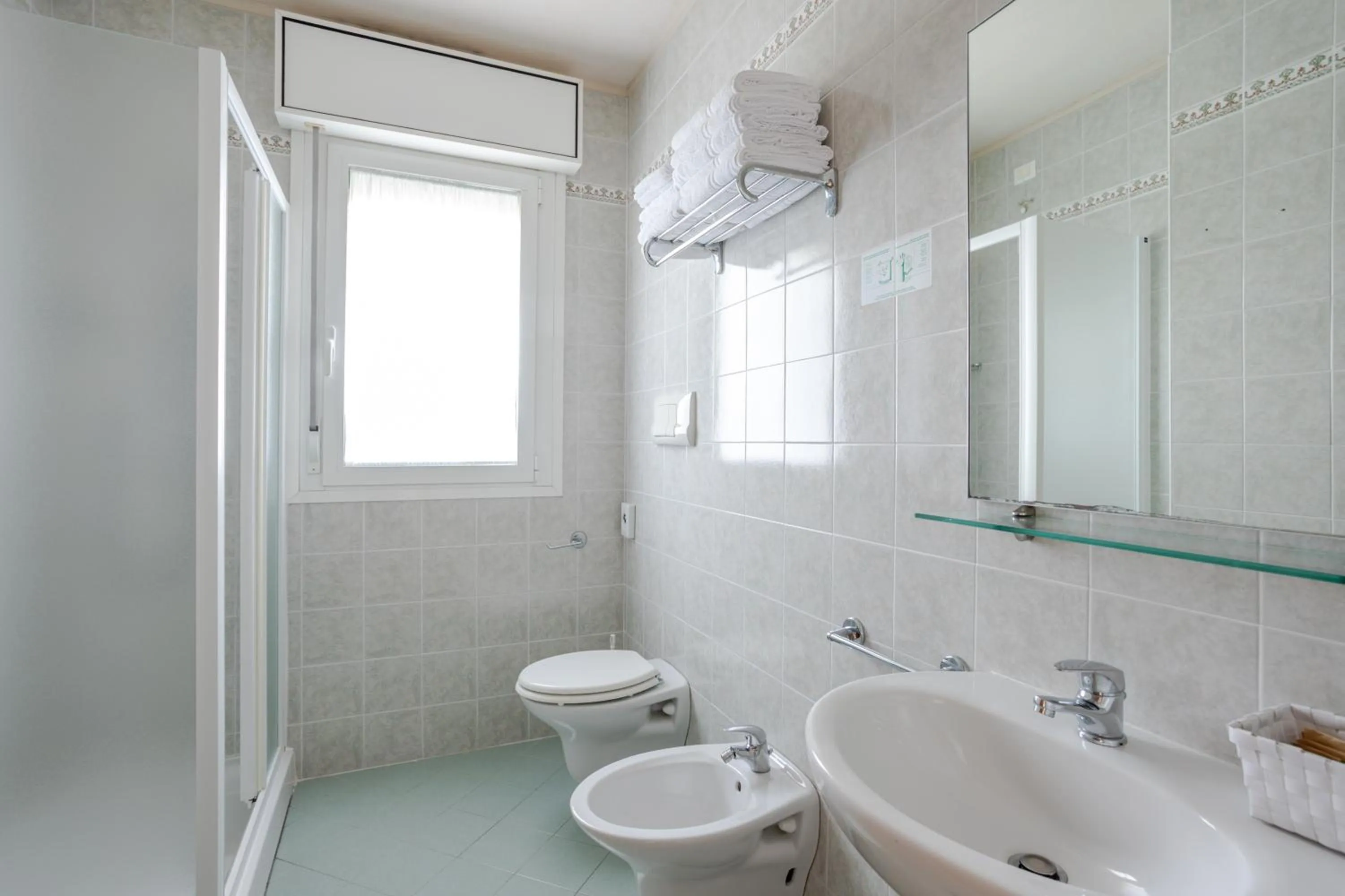 Toilet in Hotel La Brezza frontemare