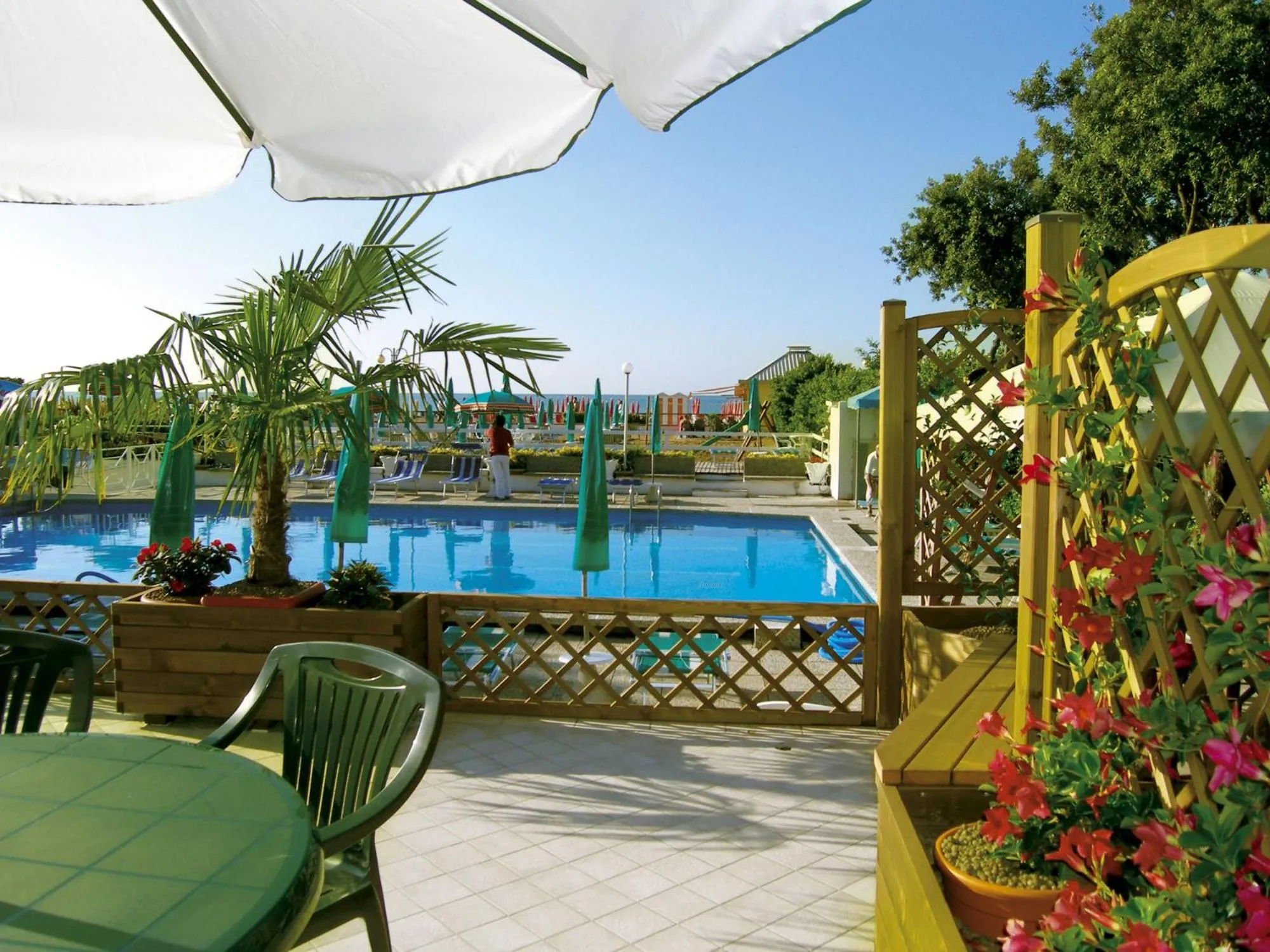 Swimming pool in Hotel La Brezza frontemare