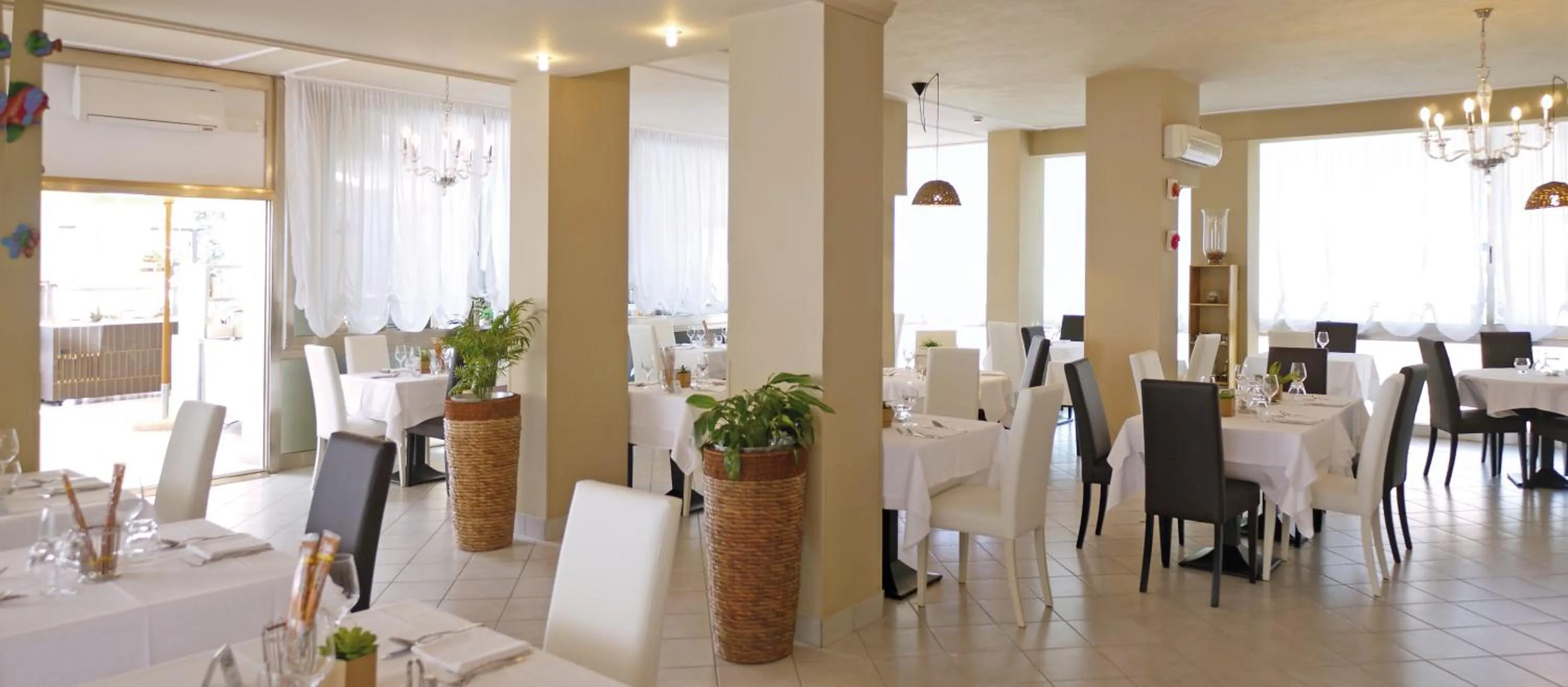 Restaurant/places to eat in Hotel La Brezza frontemare