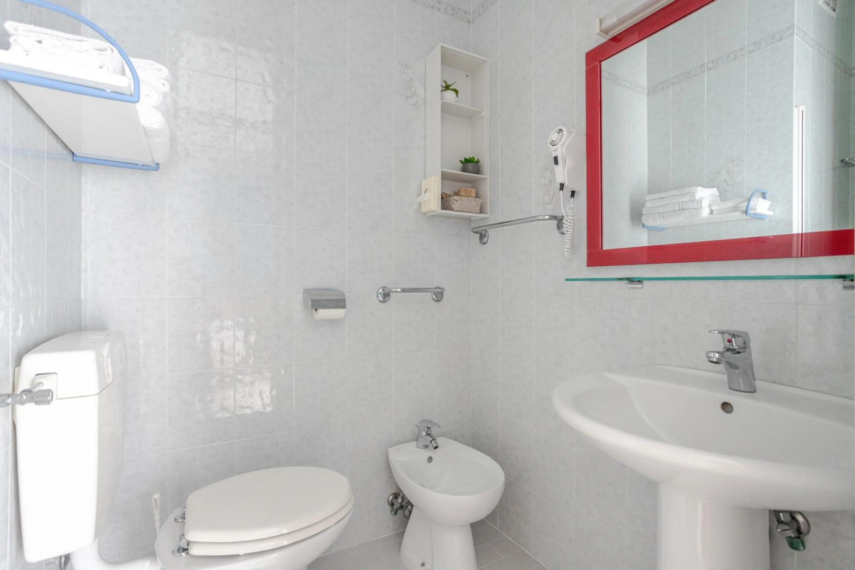 Bathroom in Hotel La Brezza frontemare