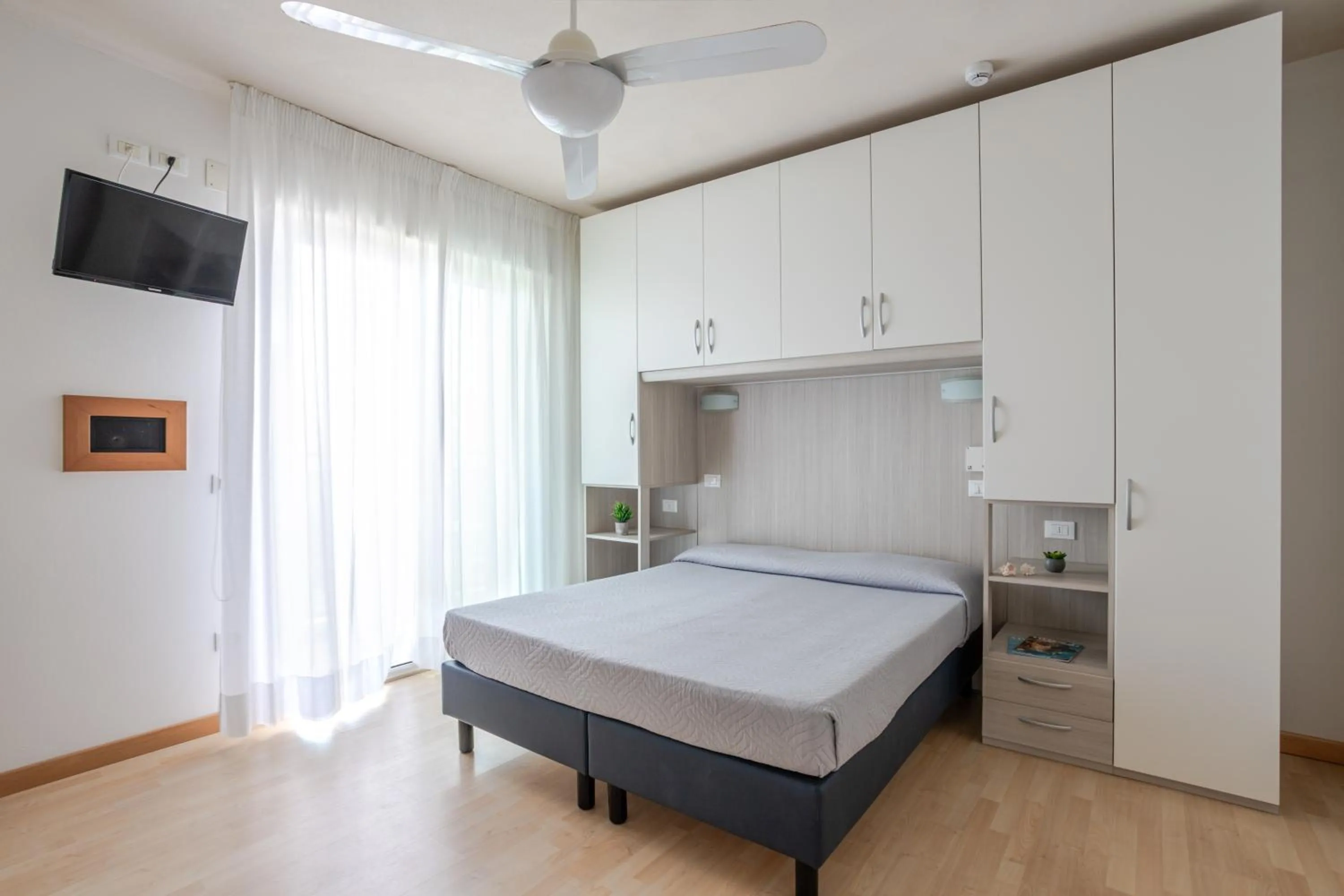 Bedroom, Bed in Hotel La Brezza frontemare