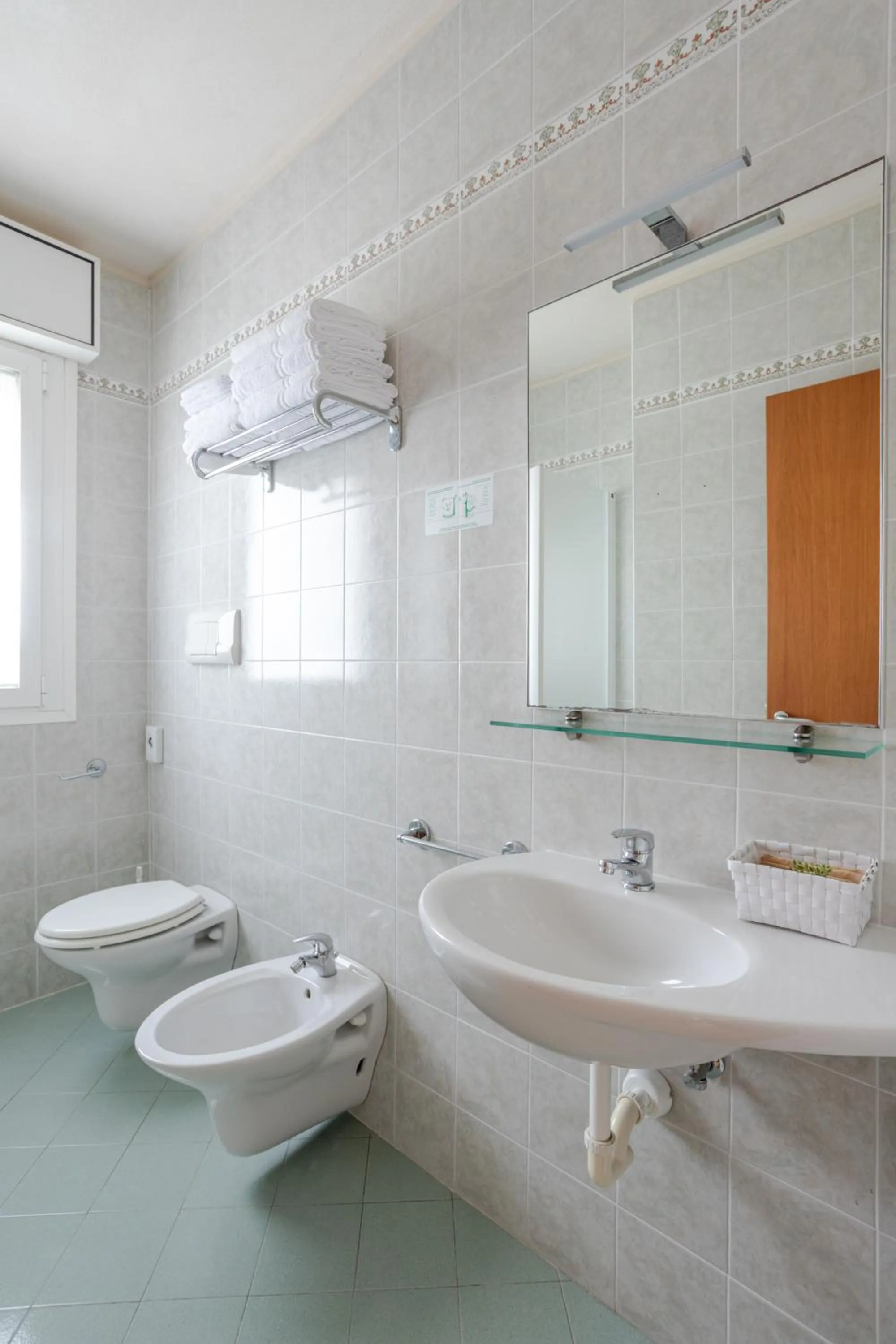 Bathroom in Hotel La Brezza frontemare